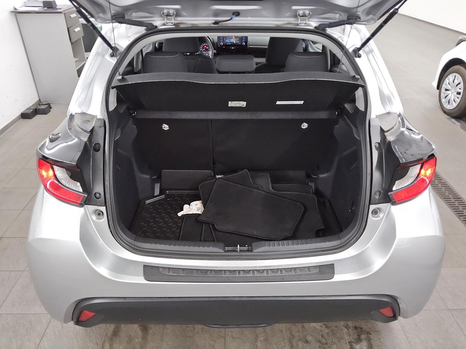 Toyota Yaris 1.5 VVT-I Edition Navi RFK Shz 11