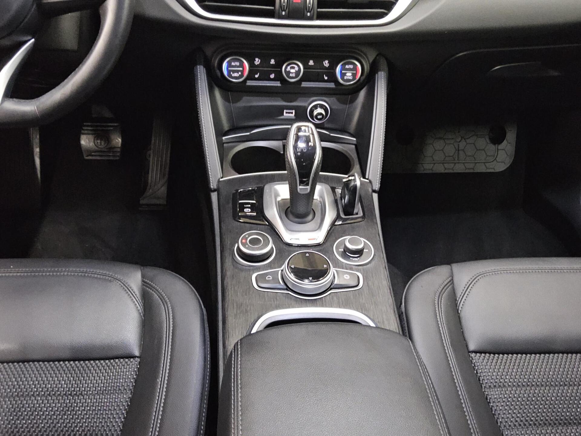 Alfa Romeo Stelvio 2.2 JTDM Super Q4 T-Leder Navi Xenon RFK 6