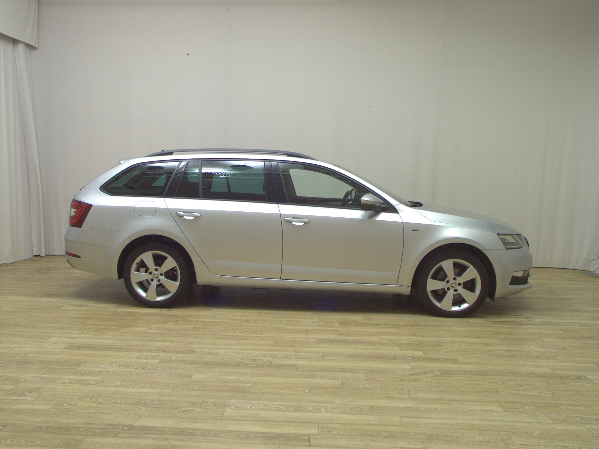 Skoda Octavia Kombi 2.0 TDI Clever Navi LED AHK