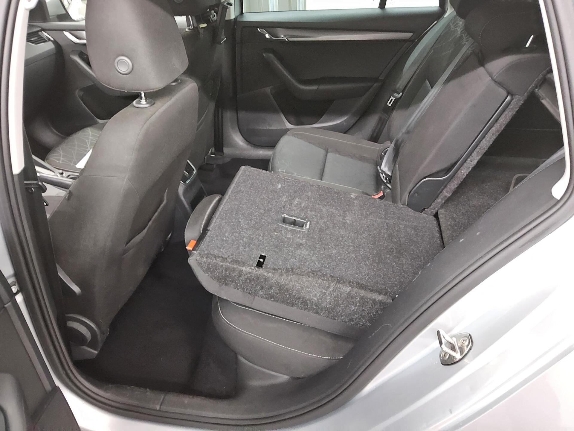 Skoda Octavia Kombi 2.0 TDI Clever Navi LED AHK 13
