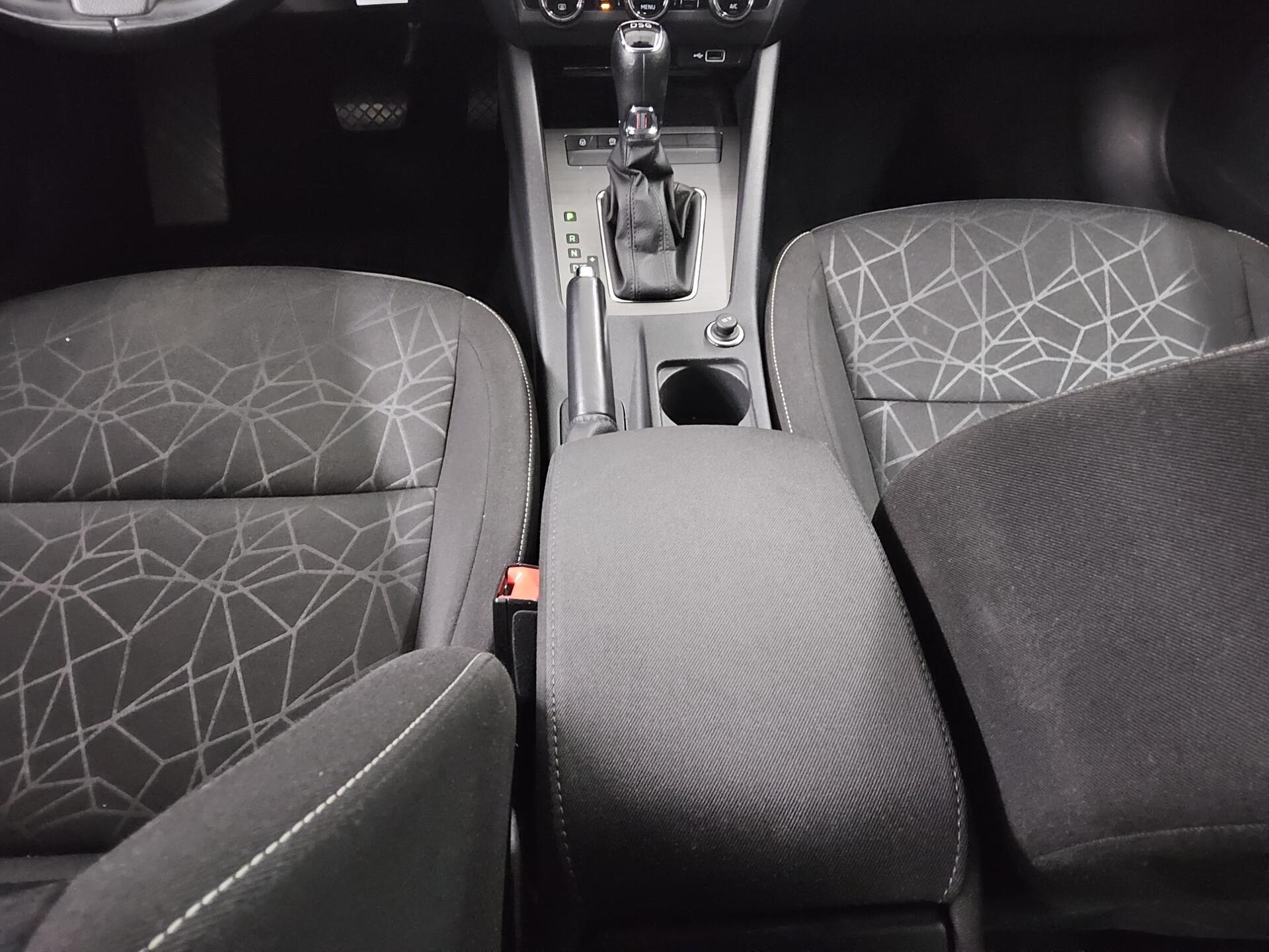 Skoda Octavia Kombi 2.0 TDI Clever Navi LED AHK 6