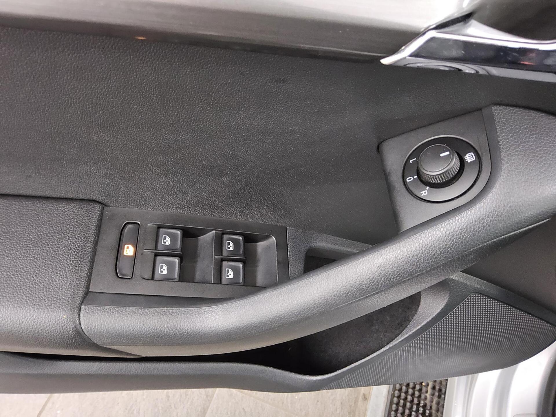 Skoda Octavia Kombi 2.0 TDI Clever Navi LED AHK 9