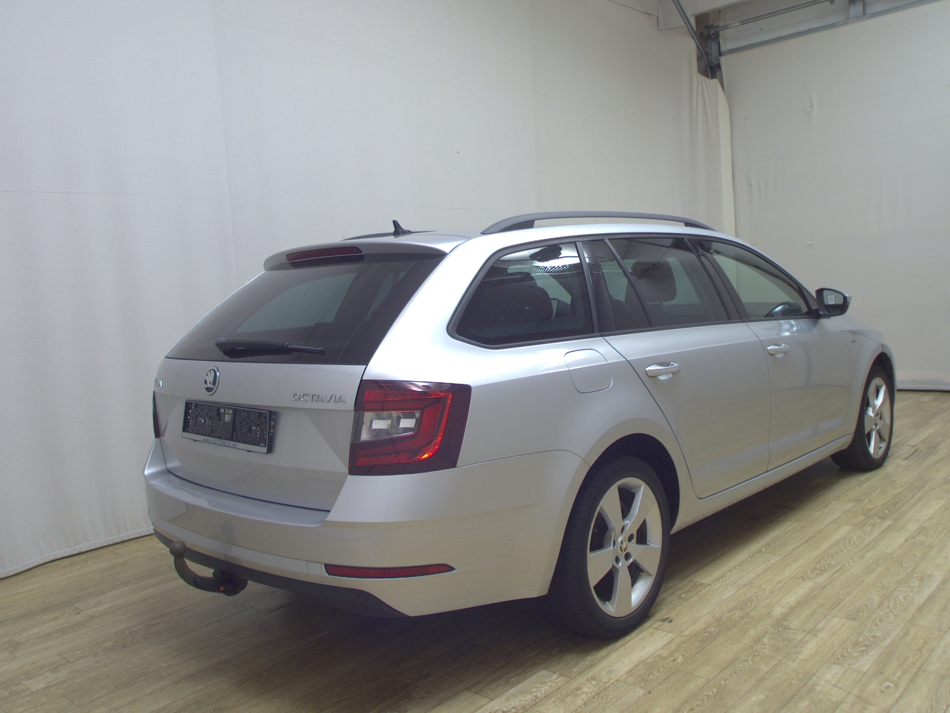 Skoda Octavia Kombi 2.0 TDI Clever Navi LED AHK 4