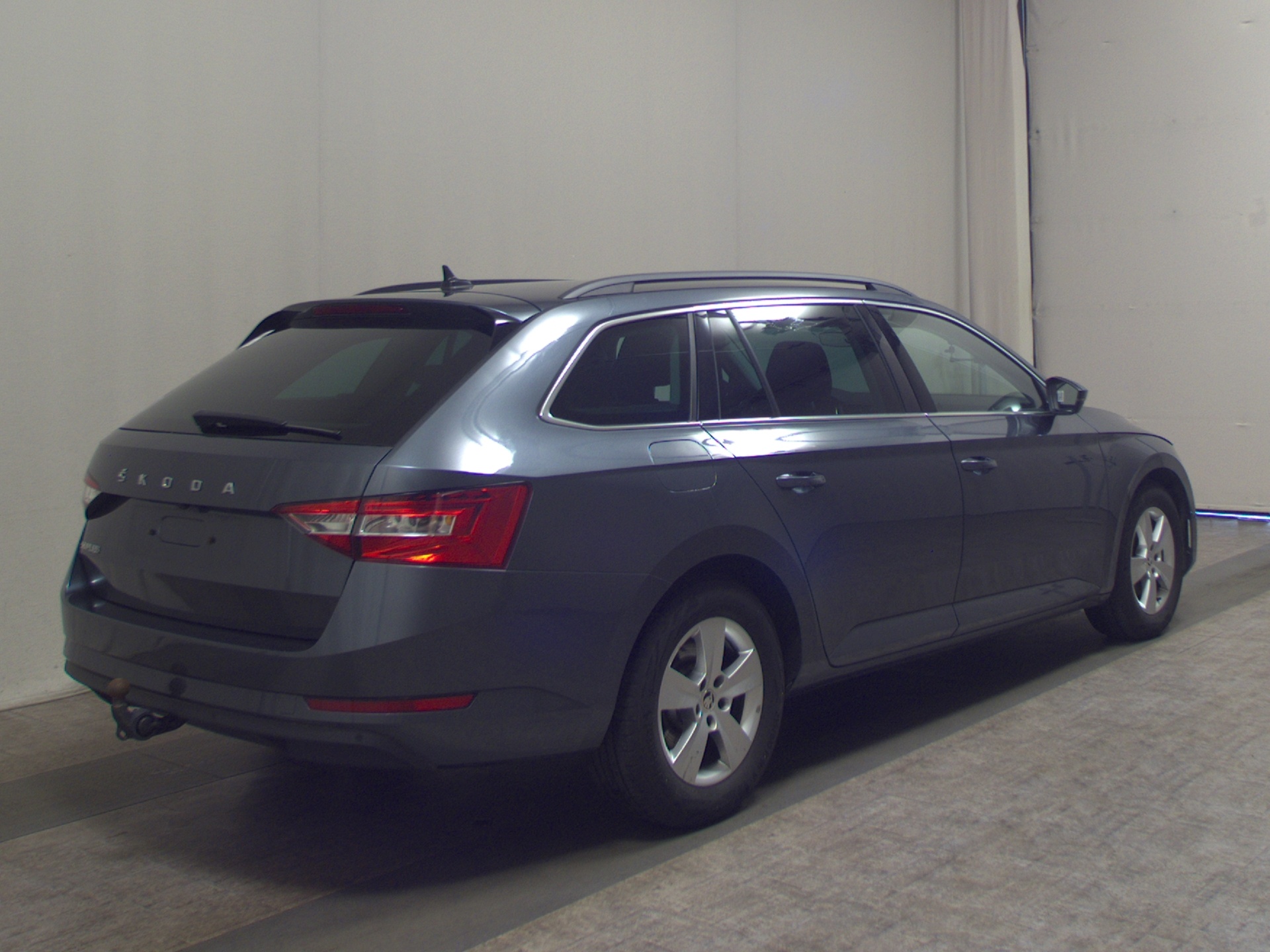 Skoda Superb Kombi 2.0 TDI Ambition Navi LED Virtual AHK ACC 4