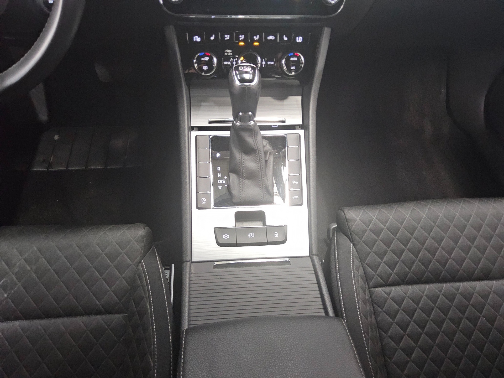 Skoda Superb Kombi 2.0 TDI Ambition Navi LED Virtual AHK ACC 6