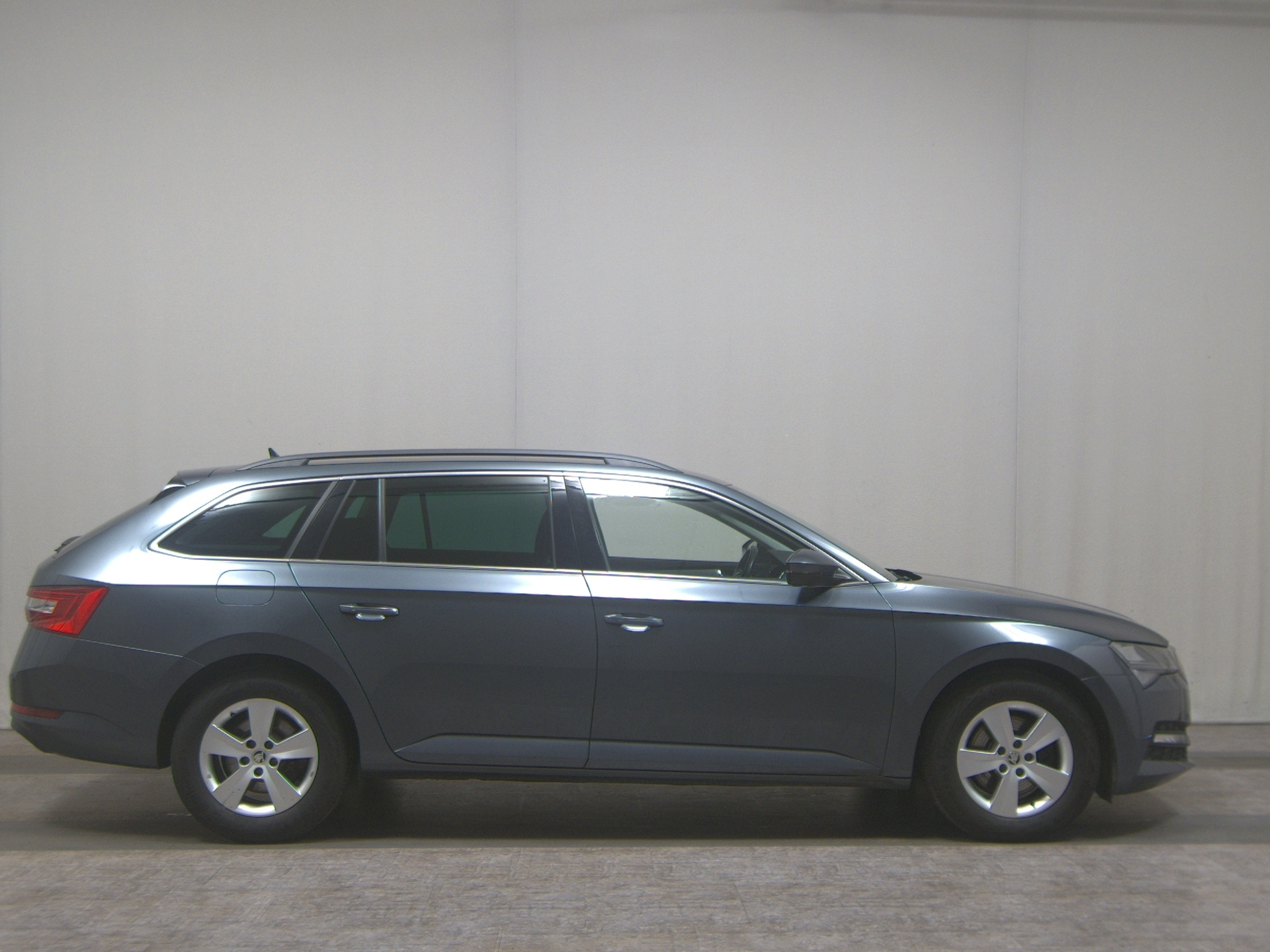 Skoda Superb Kombi 2.0 TDI Ambition Navi LED Virtual AHK ACC