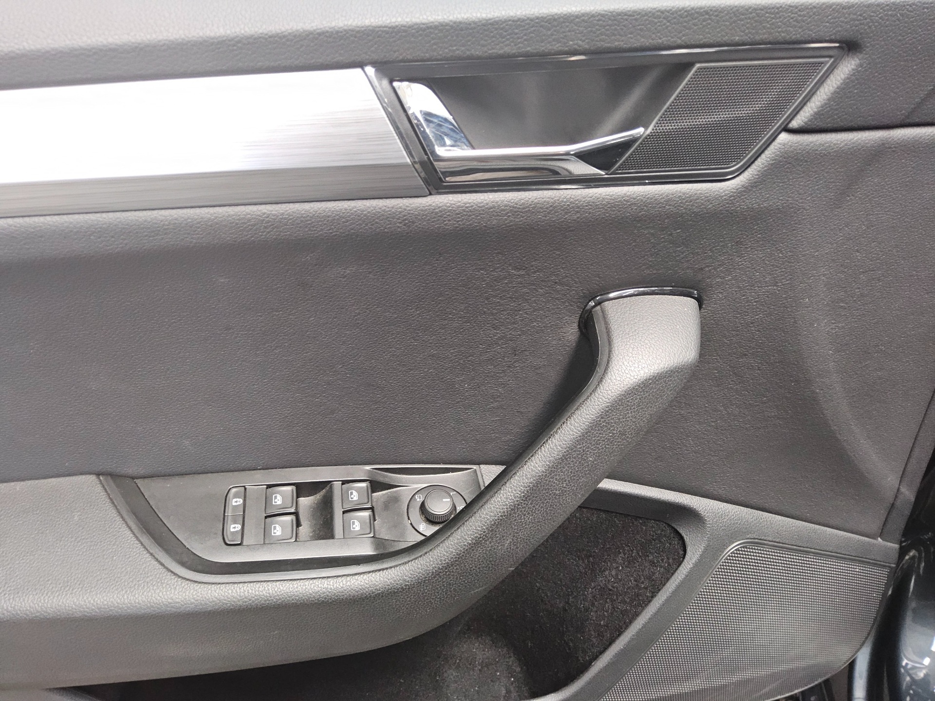 Skoda Superb Kombi 2.0 TDI Ambition Navi LED Virtual AHK ACC 10