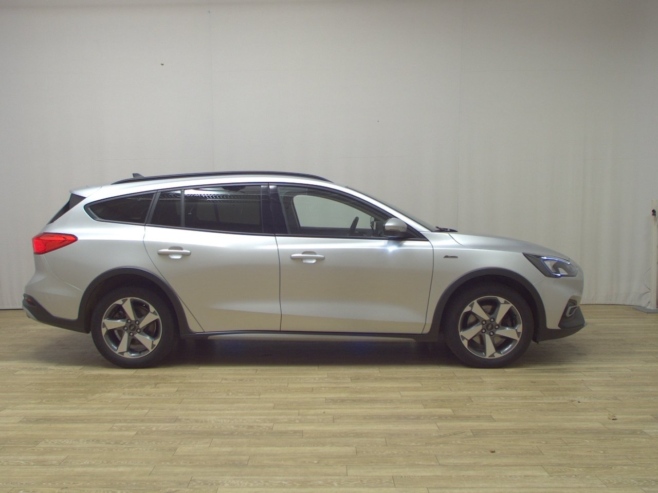 Ford Focus Turnier 1.5 EB Active Navi LED RFK AHK PDC