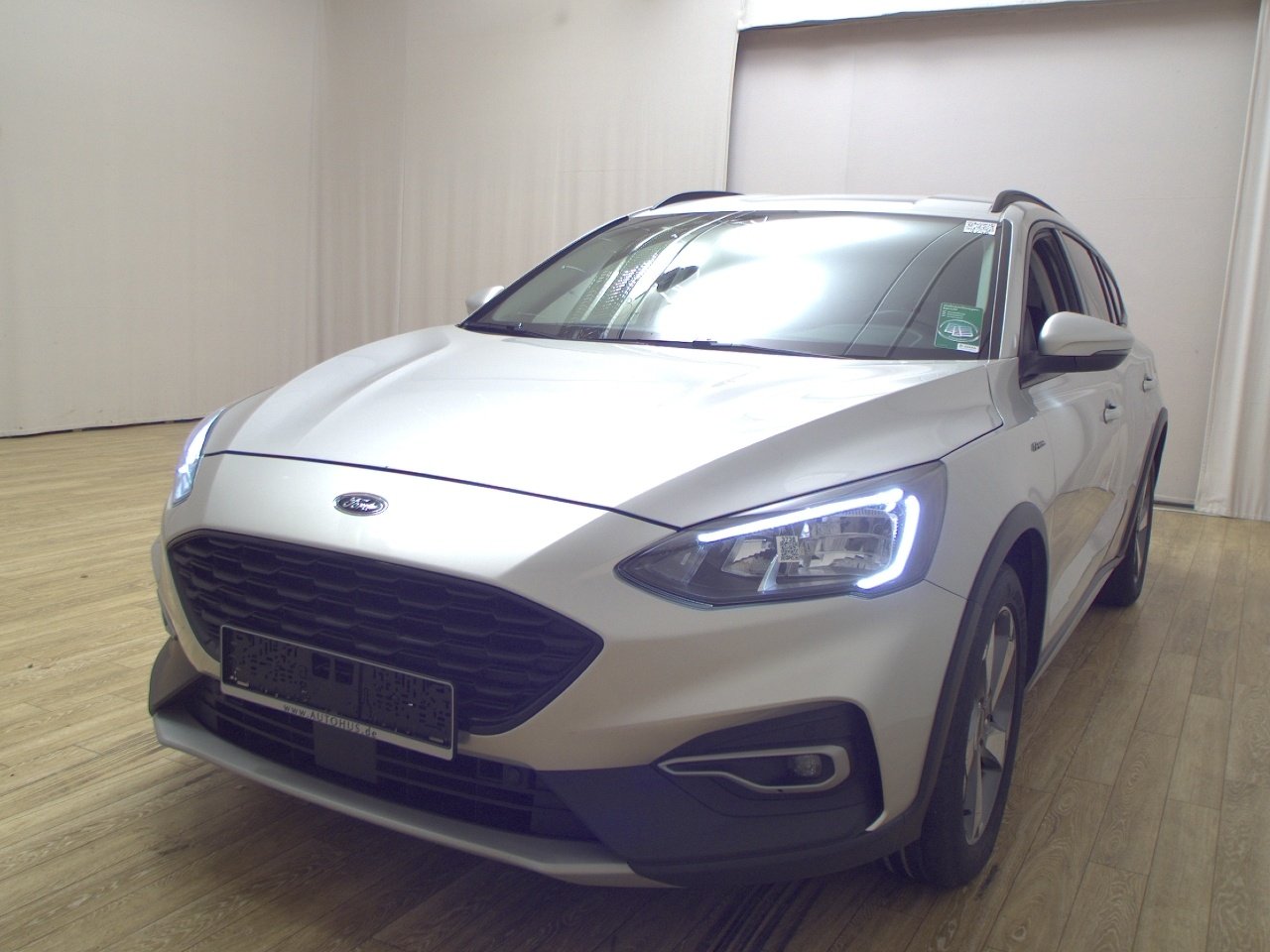Ford Focus Turnier 1.5 EB Active Navi LED RFK AHK PDC 2