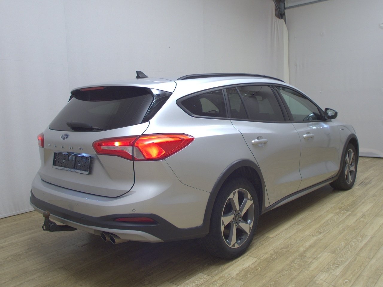 Ford Focus Turnier 1.5 EB Active Navi LED RFK AHK PDC 4