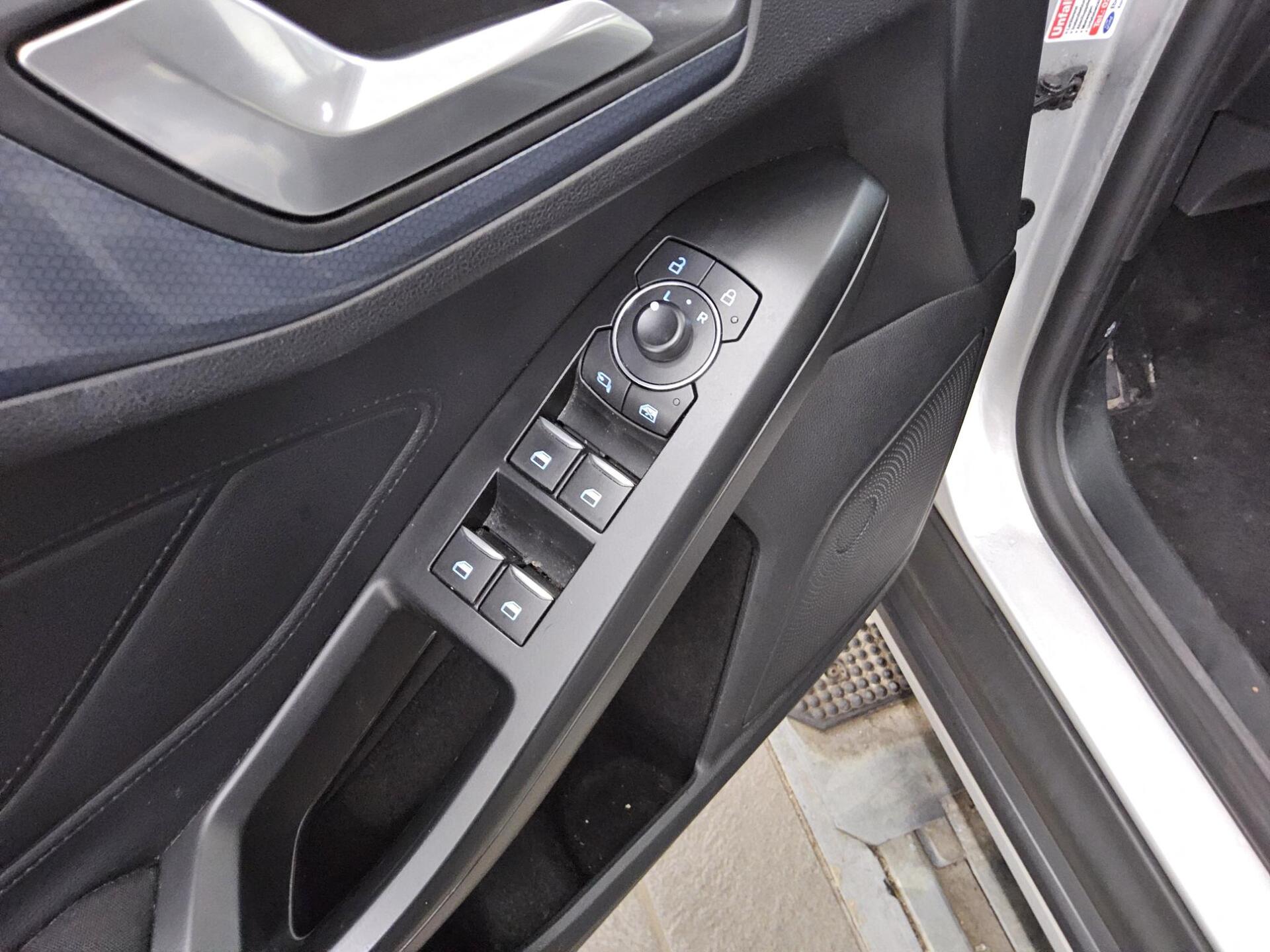 Ford Focus Turnier 1.5 EB Active Navi LED RFK AHK PDC 9