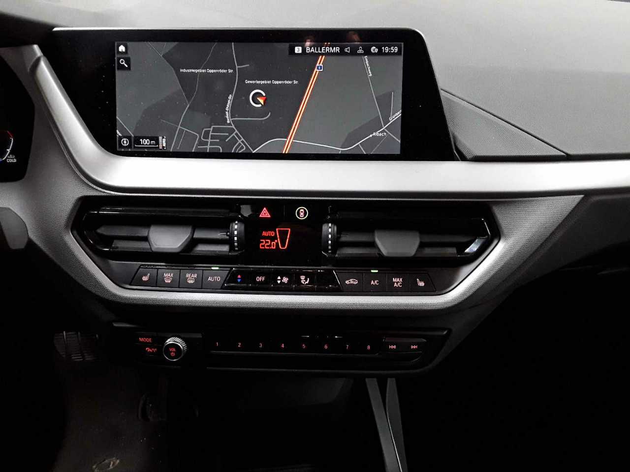 BMW 116dA Advantage NAVI KLIMAAUT LED MFL SHZ 10