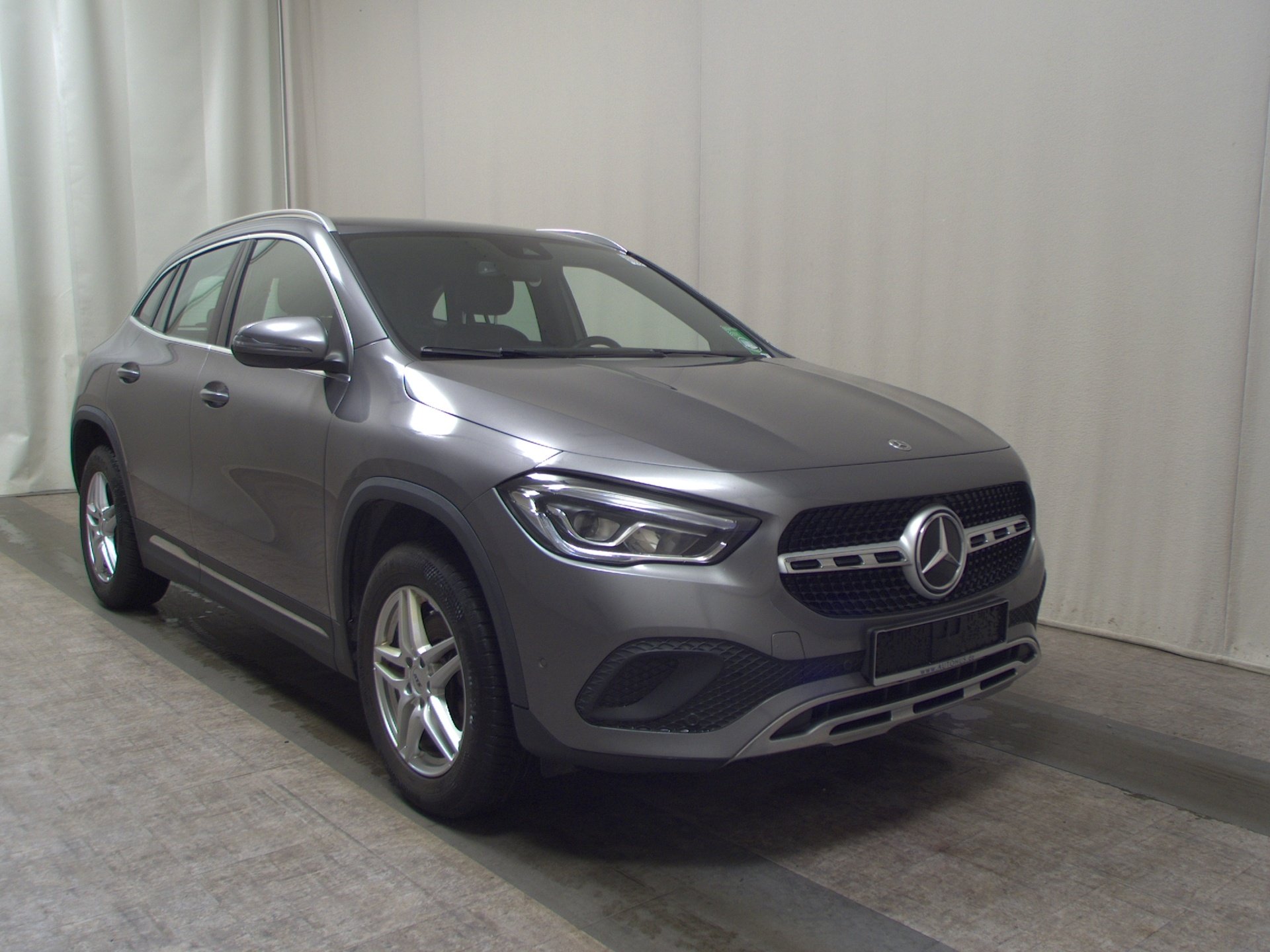 Mercedes-Benz GLA 200 d 3