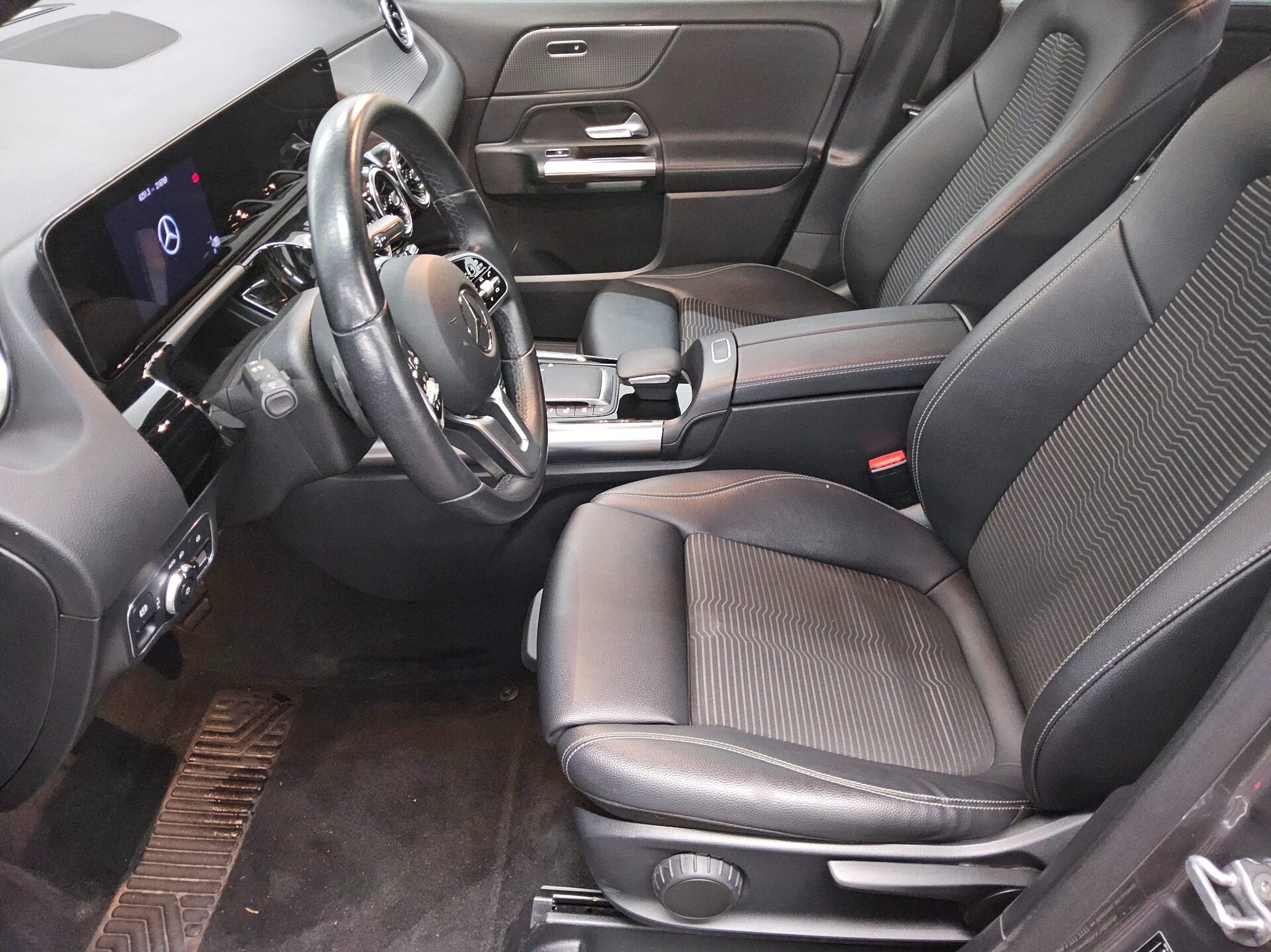 Mercedes-Benz GLA 200 d 9