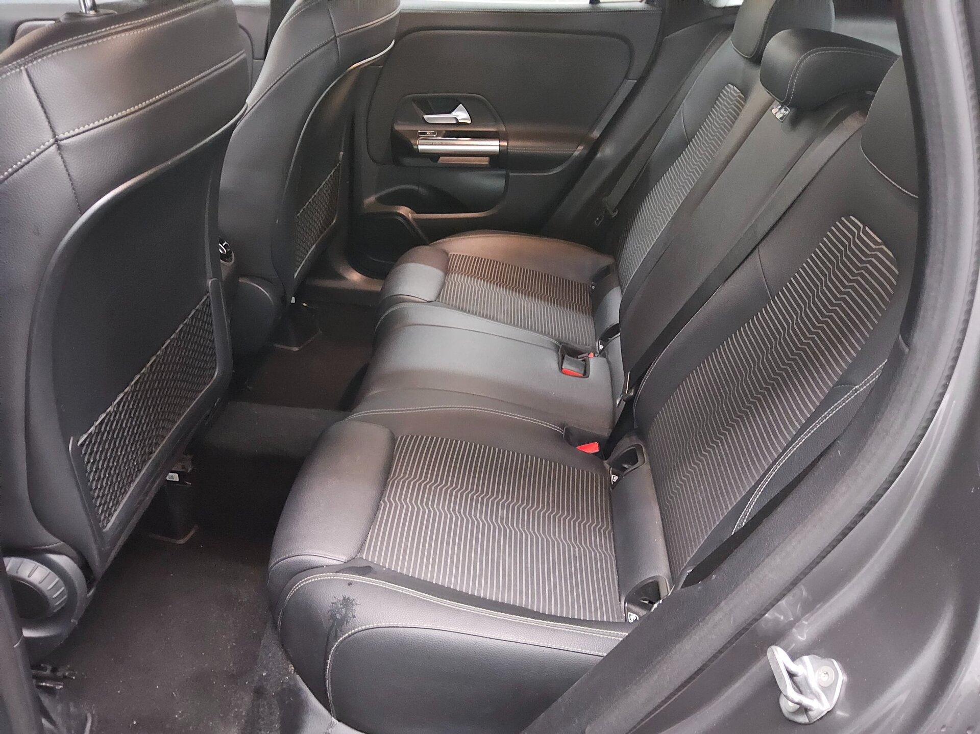 Mercedes-Benz GLA 200 d 13