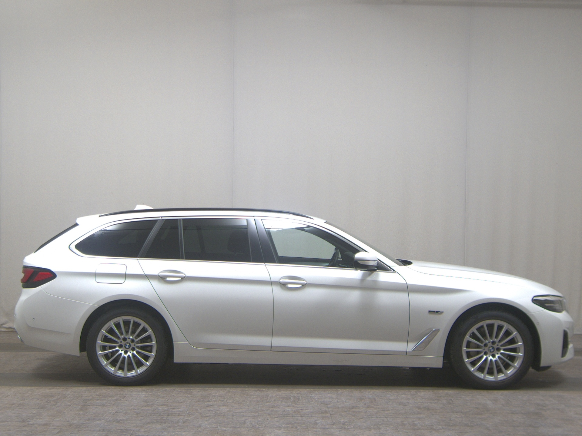 BMW 530e Touring Leder Navi LED LC-Pro AHK RfK Shz