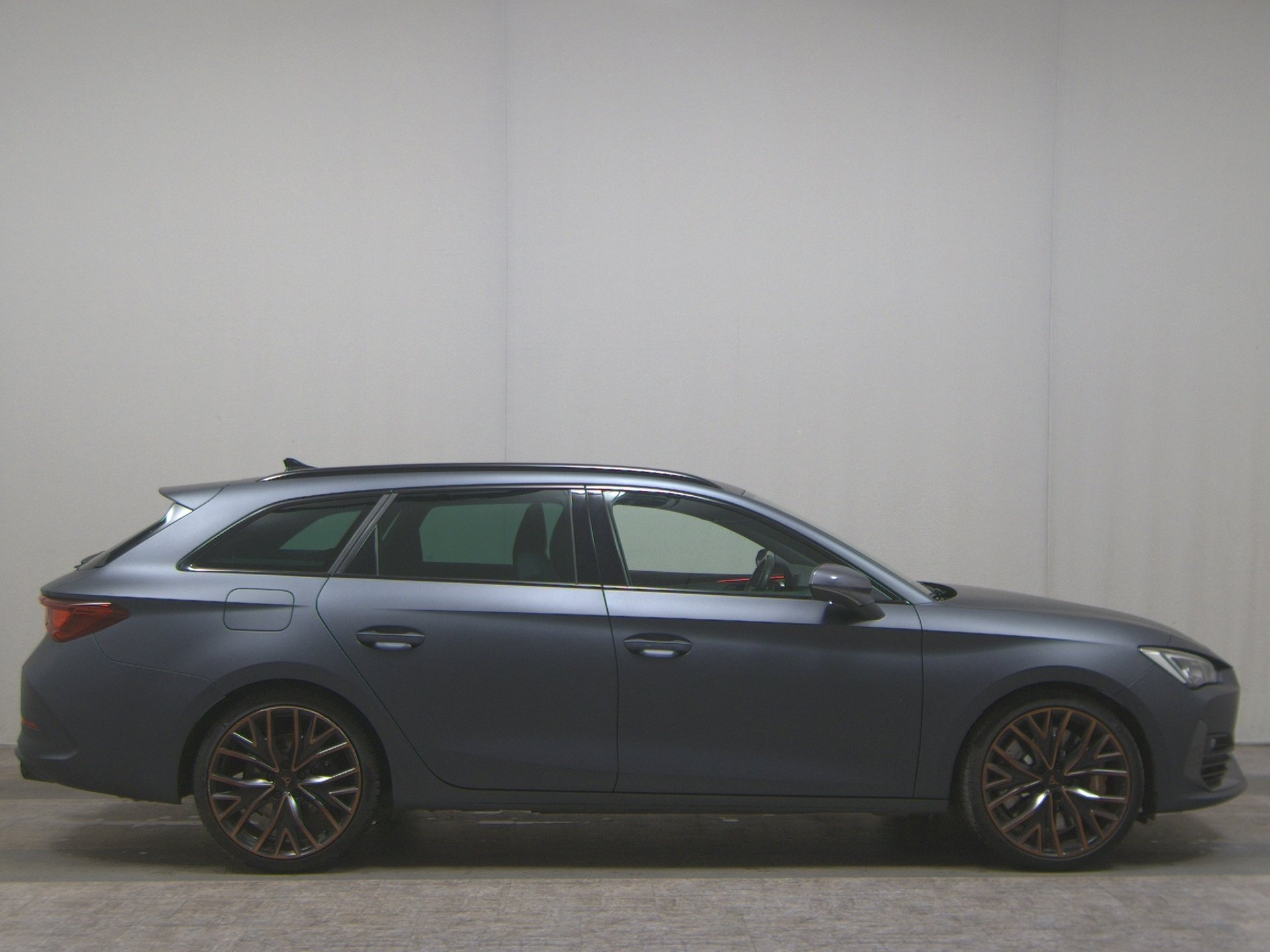 Cupra Leon Sportstourer 2.0 TSI 4Drive VZ Navi Pano vc
