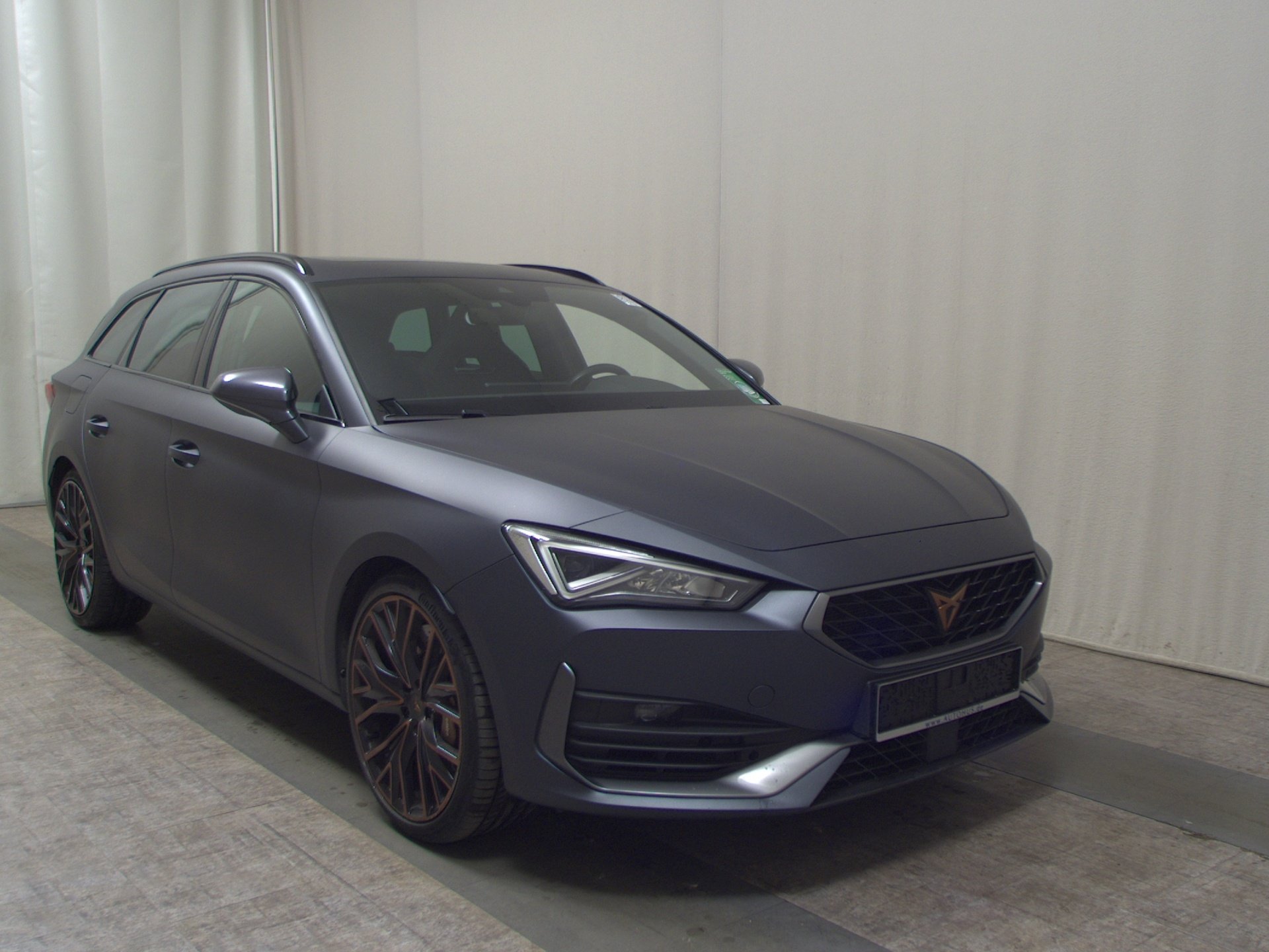 Cupra Leon Sportstourer 2.0 TSI 4Drive VZ Navi Pano vc 3