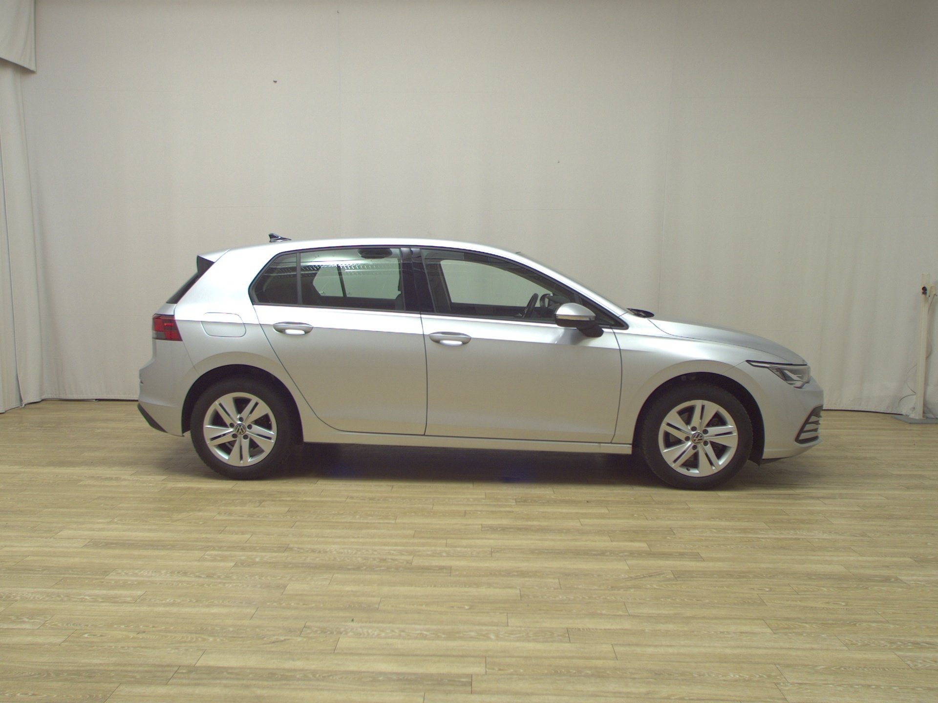 Volkswagen Golf-8 2.0 TDI Life Navi LED DC AHK PDC Shz