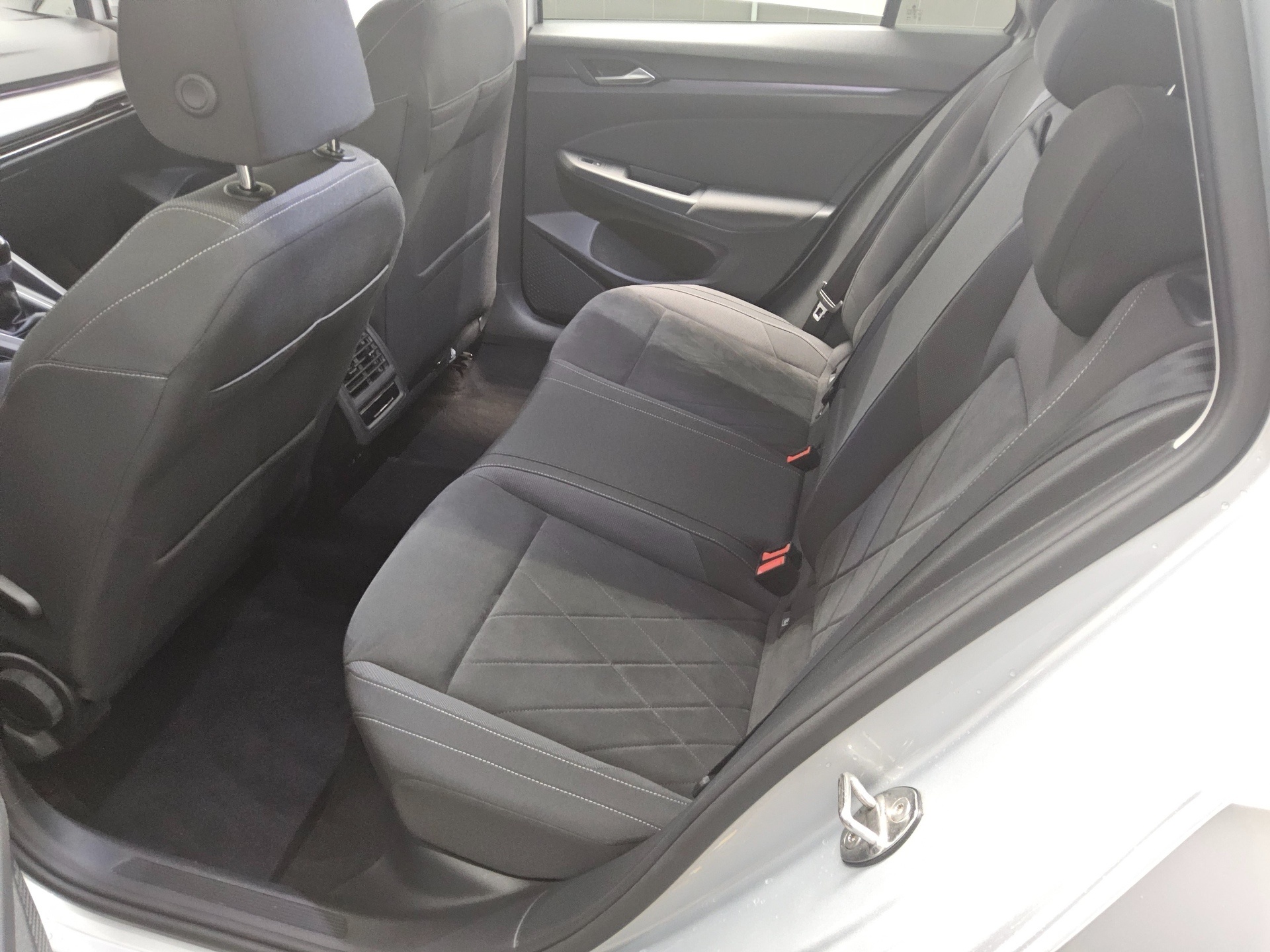 Volkswagen Golf-8 Var. 2.0 TDI Life Navi LED RfK ACC Shz 13