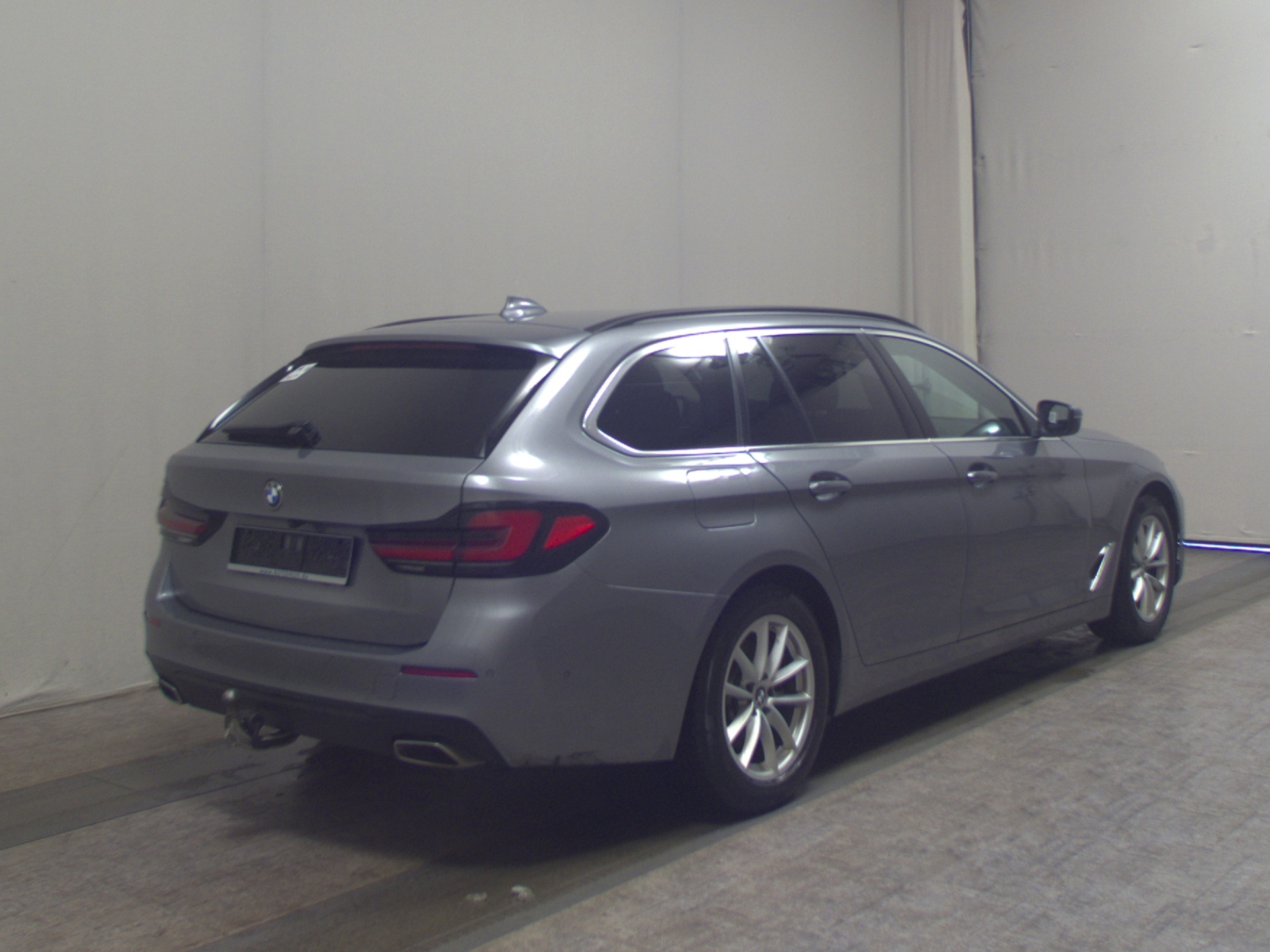BMW 520dA Touring xDr Leder Navi LED LC-Prof HuD Ahk 4