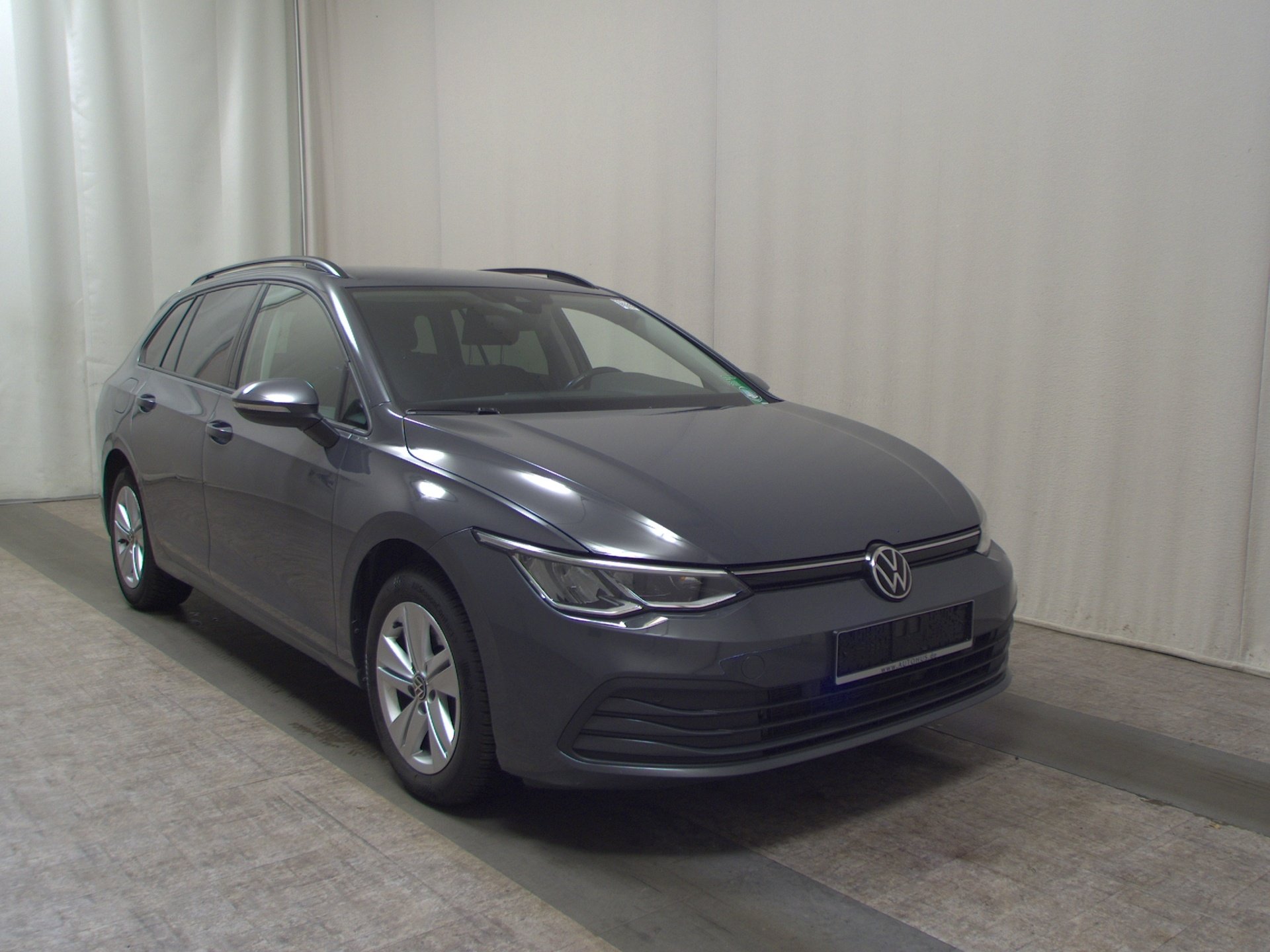 Volkswagen Golf-8 Var. 2.0 TDI Life Navi LED DC AHK ACC 3