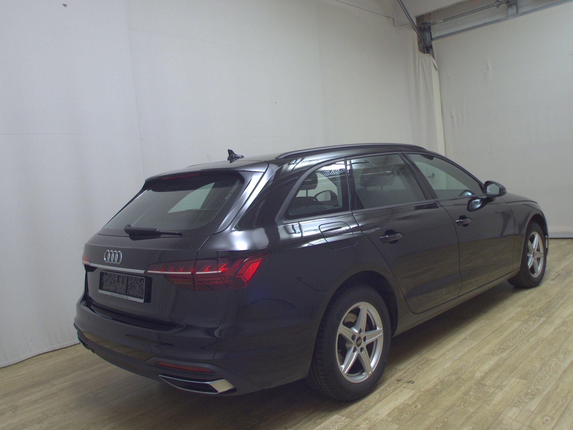 Audi A4 Avant 35 TDI NAVI KLIMAAUT LED SHZ PDC 4