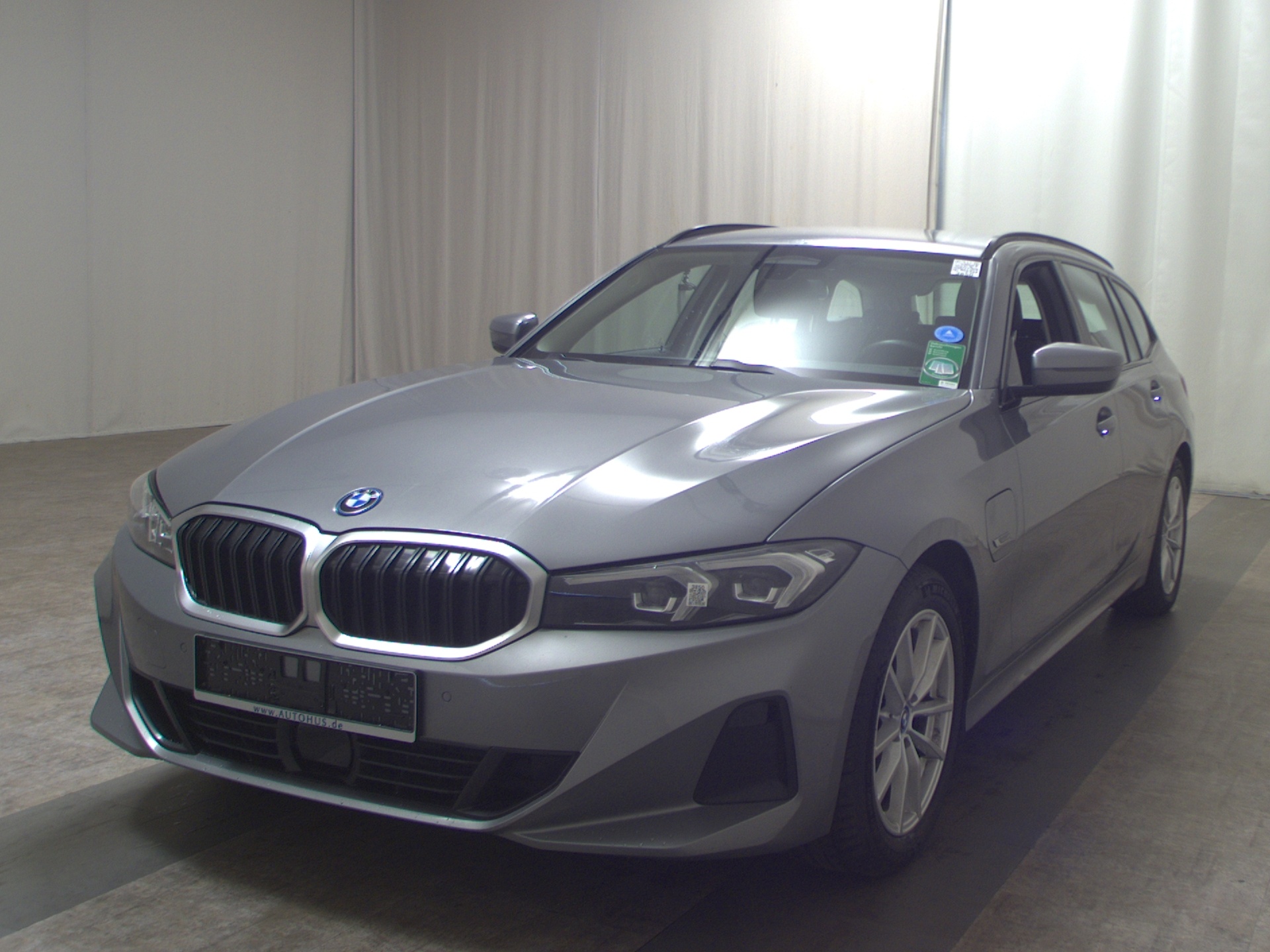 BMW 330e Touring T-Leder Navi LED Curved AHK DA Pro 2