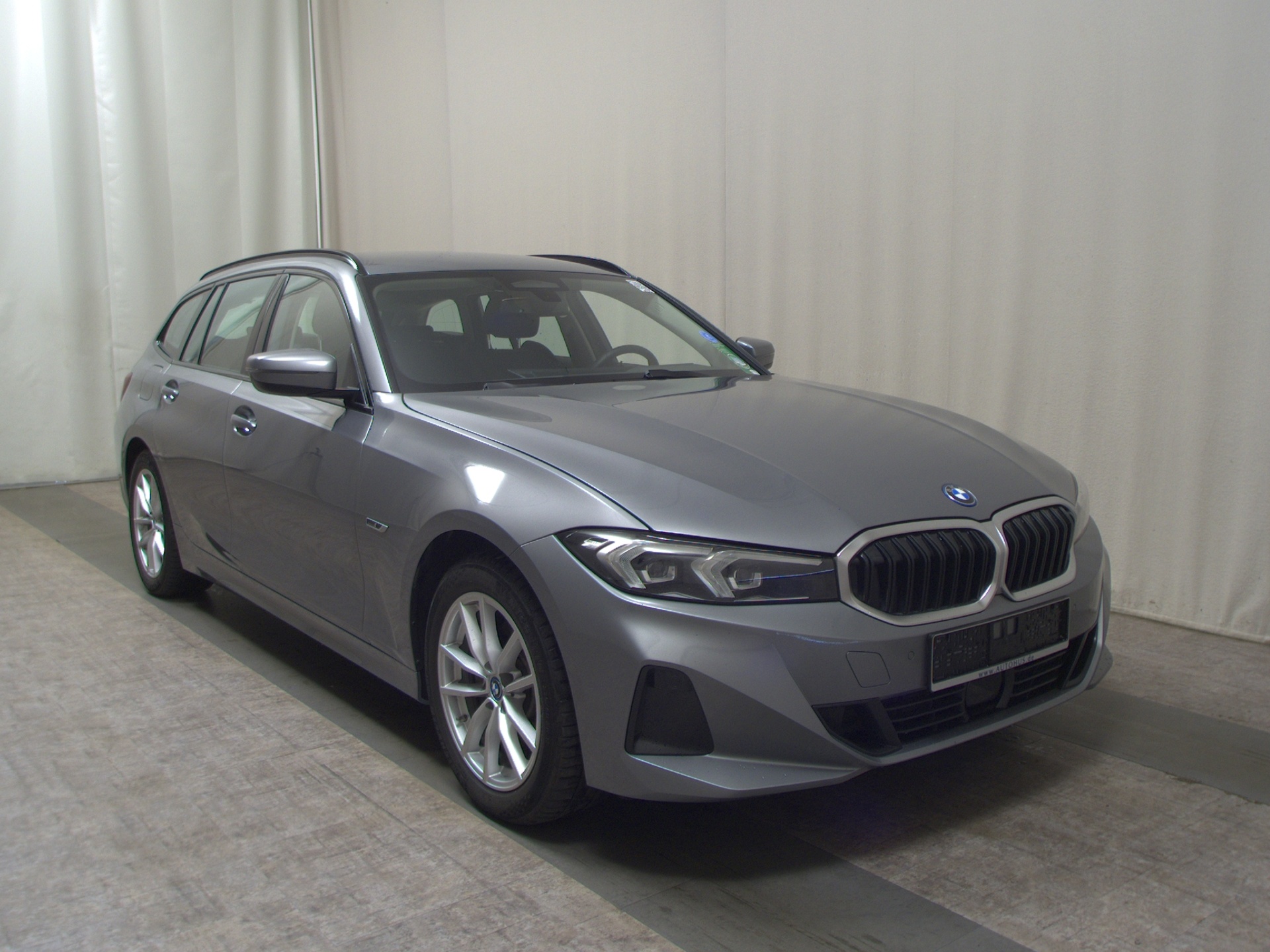 BMW 330e Touring T-Leder Navi LED Curved AHK DA Pro 3