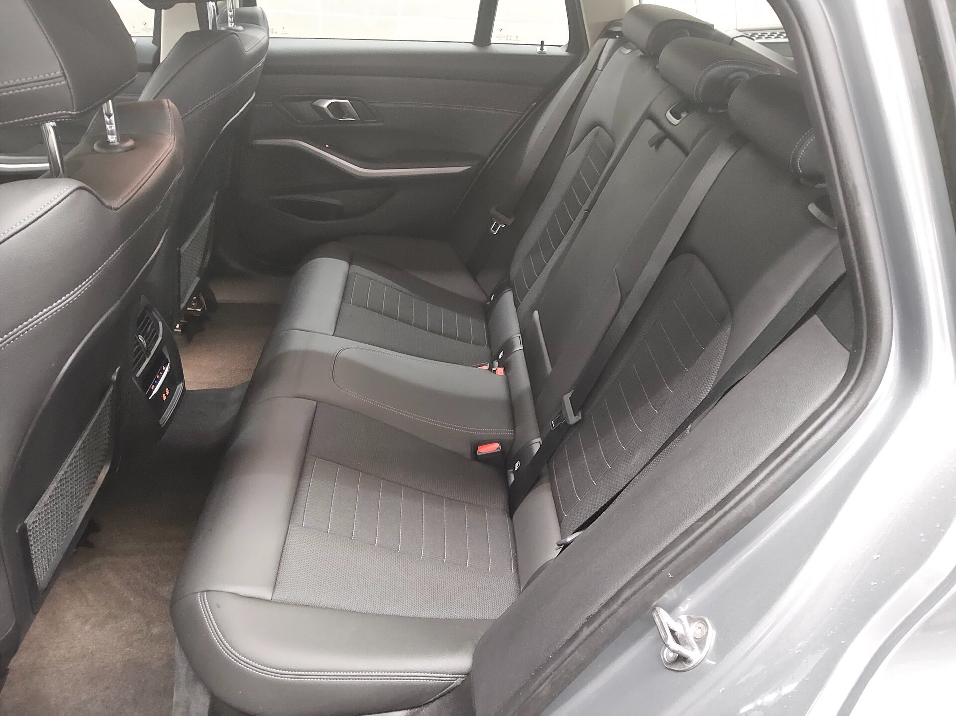 BMW 330e Touring T-Leder Navi LED Curved AHK DA Pro 13