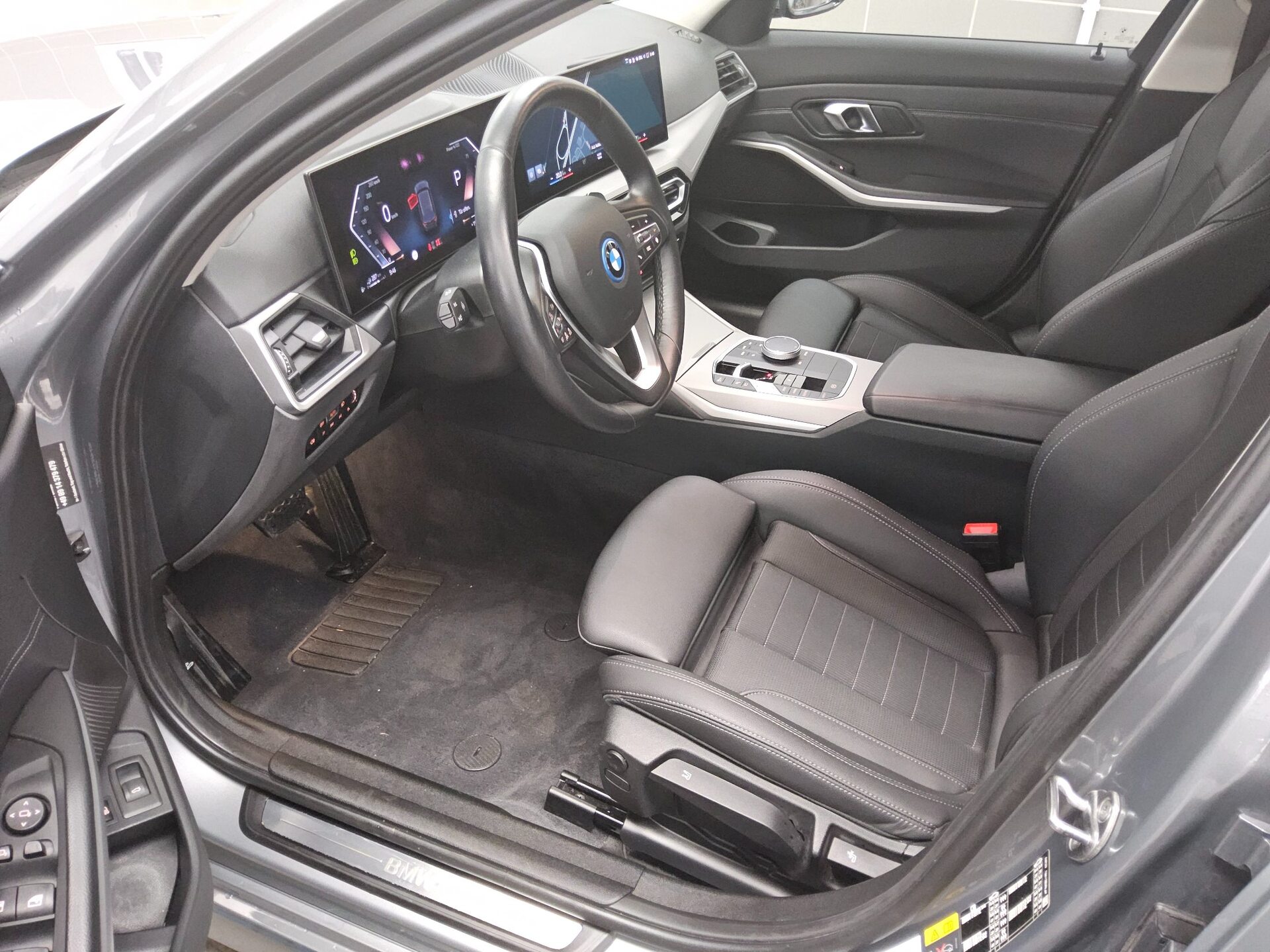 BMW 330e Touring T-Leder Navi LED Curved AHK DA Pro 8