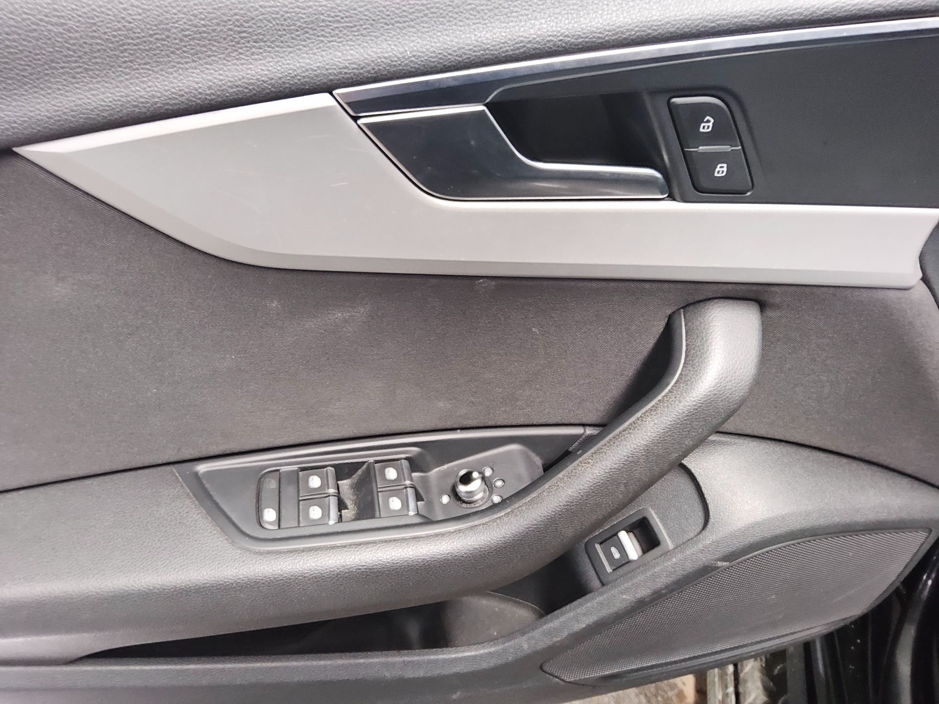 Audi A4 Avant 2.0 TDI advanced Navi+ LED vc RfK AHK 10