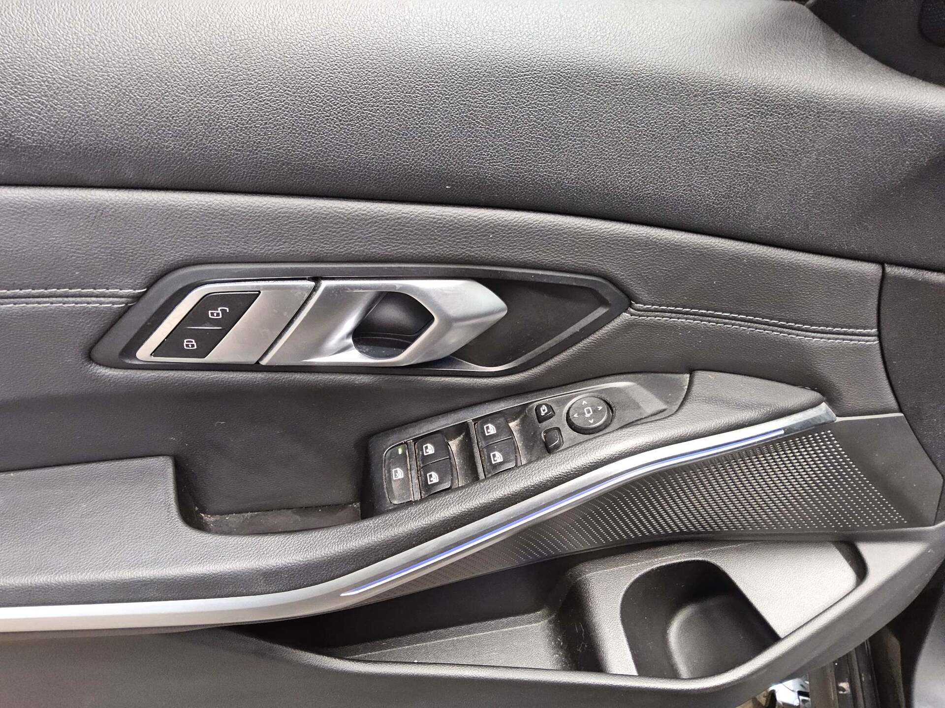 BMW 320dA Sport-Line T-Leder Nav LC Pro LED AHK HiFi 10