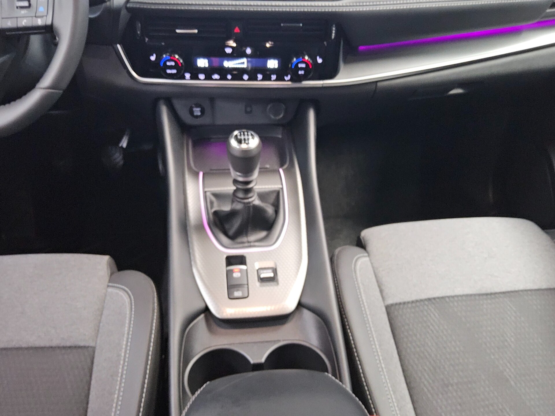 Nissan Qashqai 1.3 DIG-T N-Connecta Komfort+Winter Pkt Navi LED 6