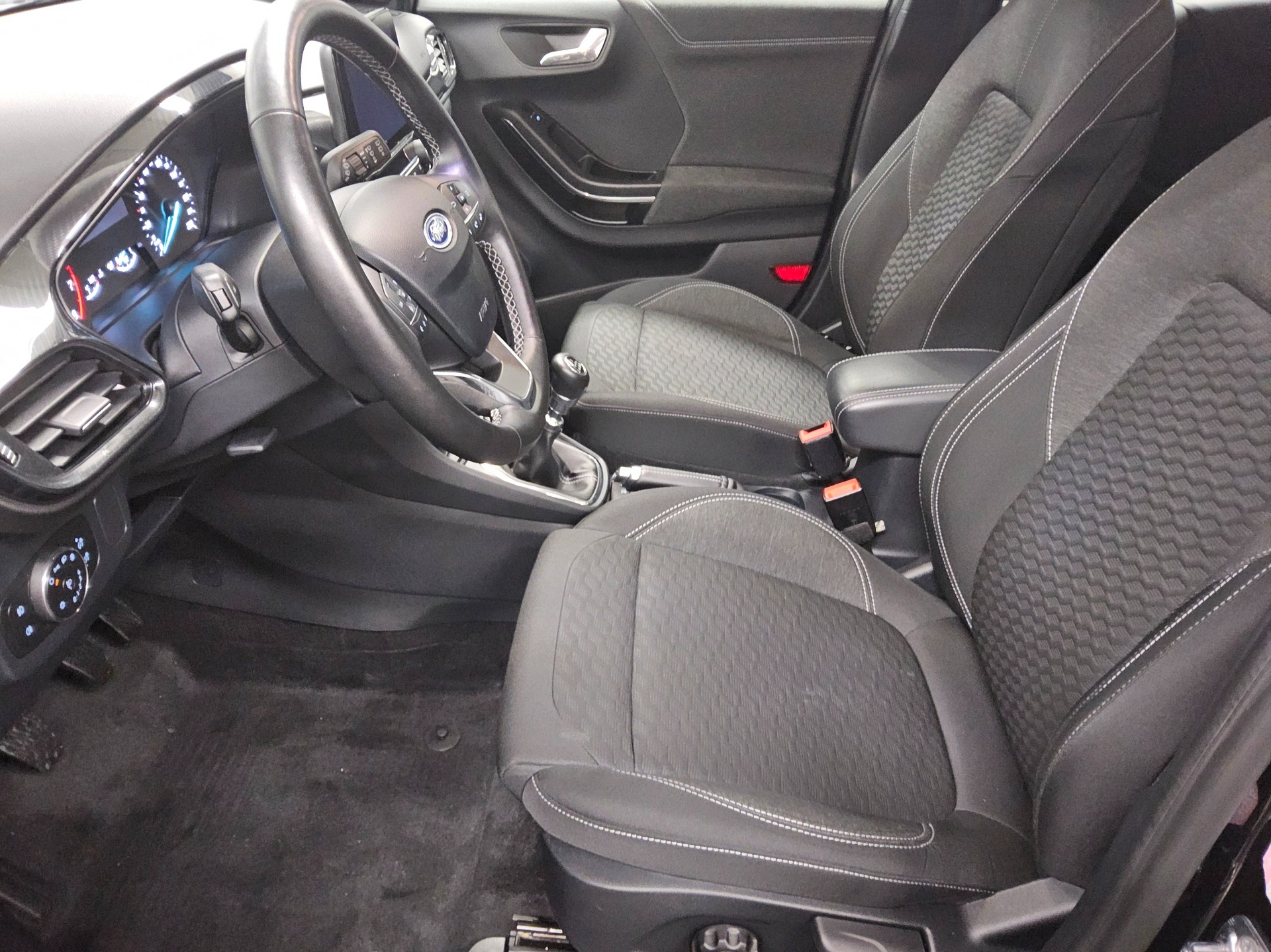 Ford Puma 1.0 EB Titanium LED Shz PDC 8