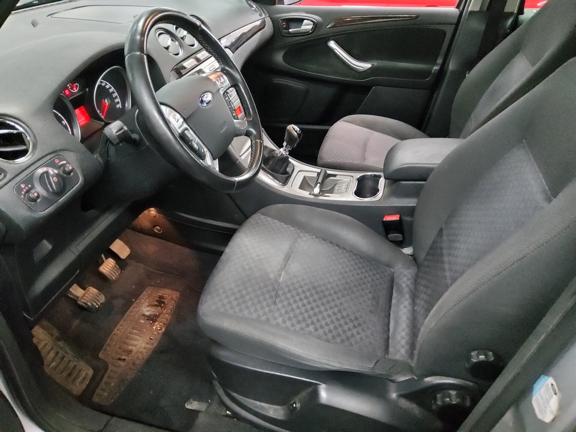 Ford Galaxy 2.0 TDCi Ghia 7-Sitzer AHK PDC 8
