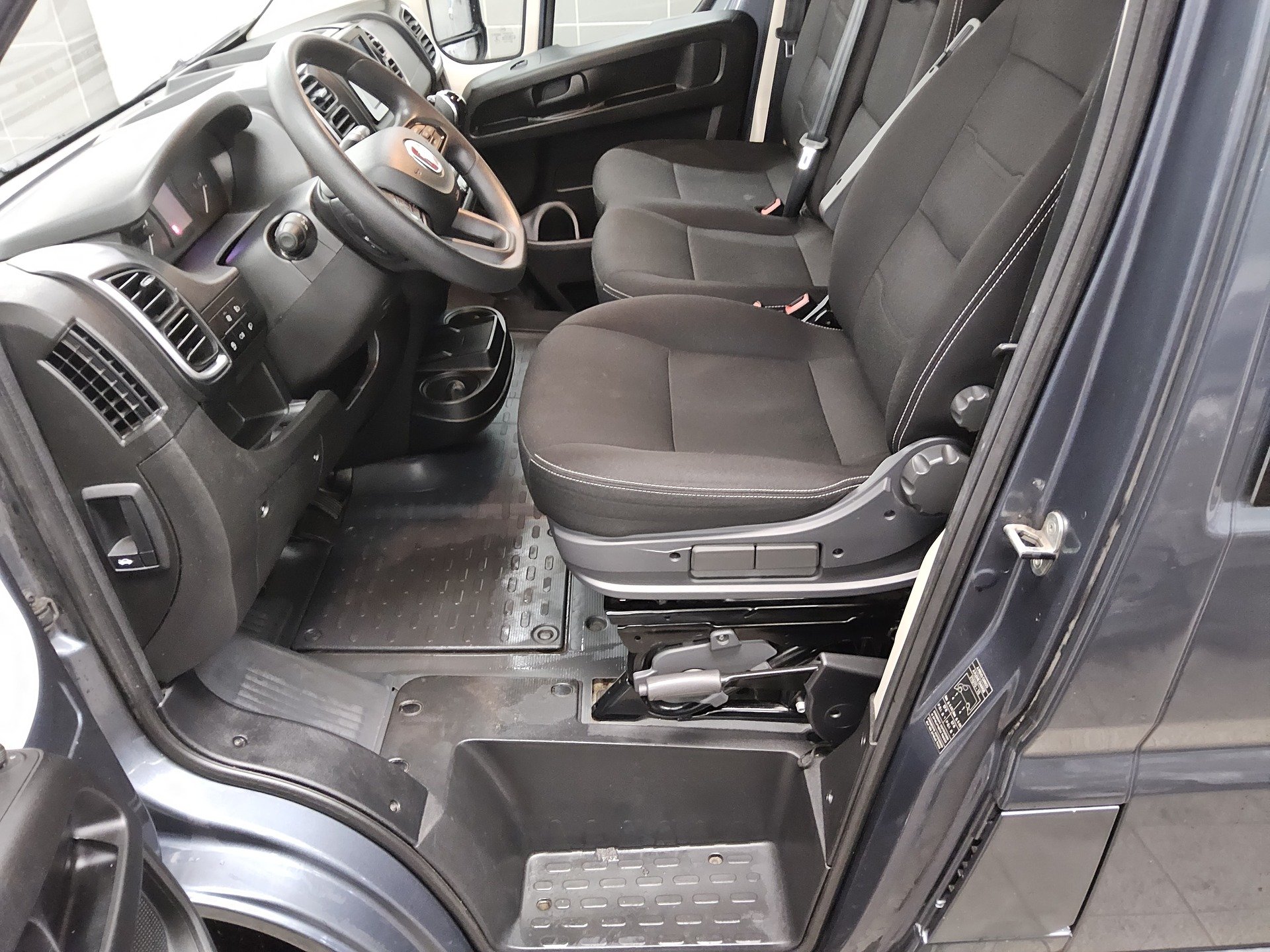 Fiat Ducato 9-Sitzer Klima DAB RFK Tempomat 8
