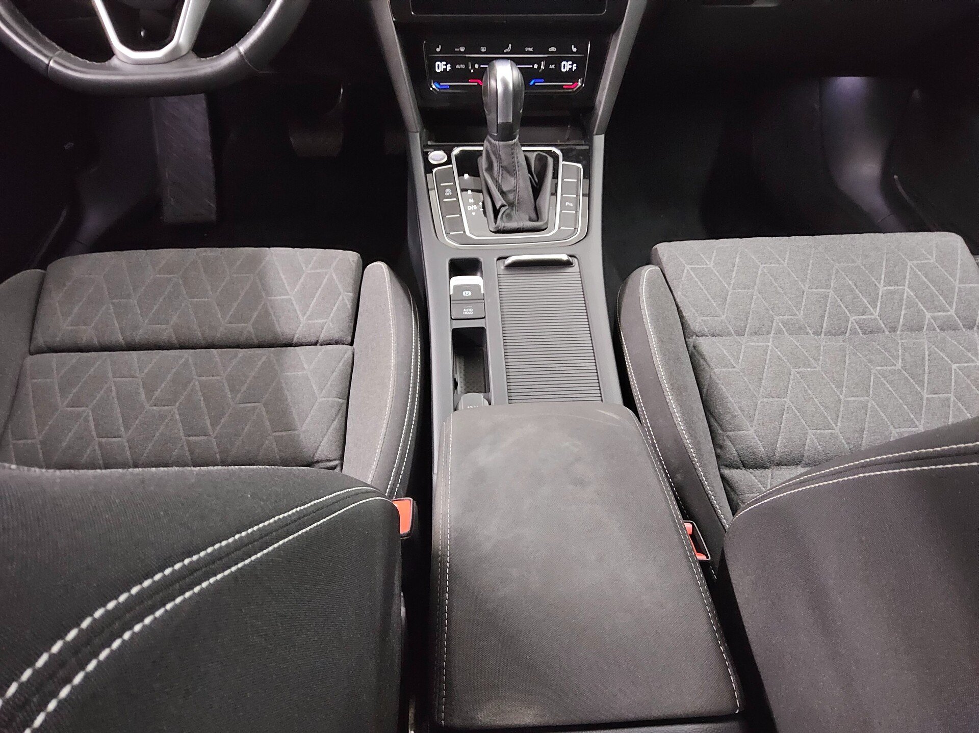 Volkswagen Passat Var. 2.0 TDI Business Navi LED RfK ACC 6