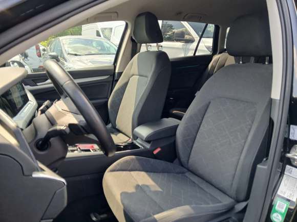 Volkswagen Golf Var. 2.0 TDI Life NAVI KLIMAAUT LED SHZ PDC 10