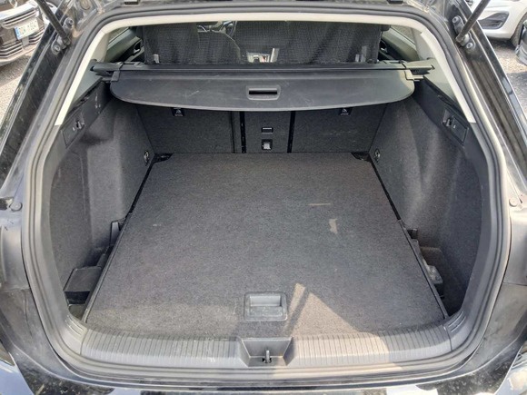 Volkswagen Golf Var. 2.0 TDI Life NAVI KLIMAAUT LED SHZ PDC 11