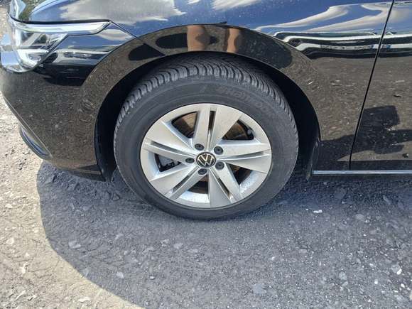 Volkswagen Golf Var. 2.0 TDI Life NAVI KLIMAAUT LED SHZ PDC 12