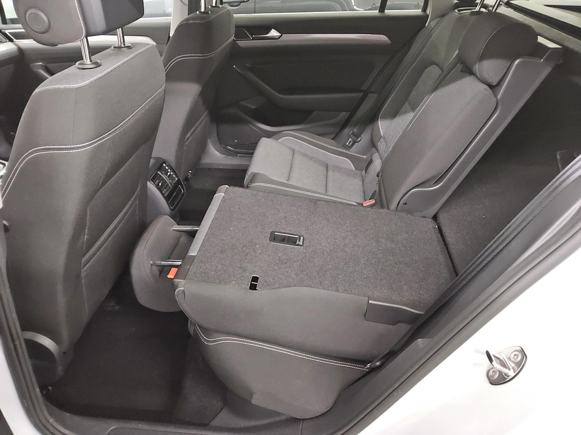 Volkswagen Passat Variant 2.0 TDI Business Navi LED RFK AHK 12