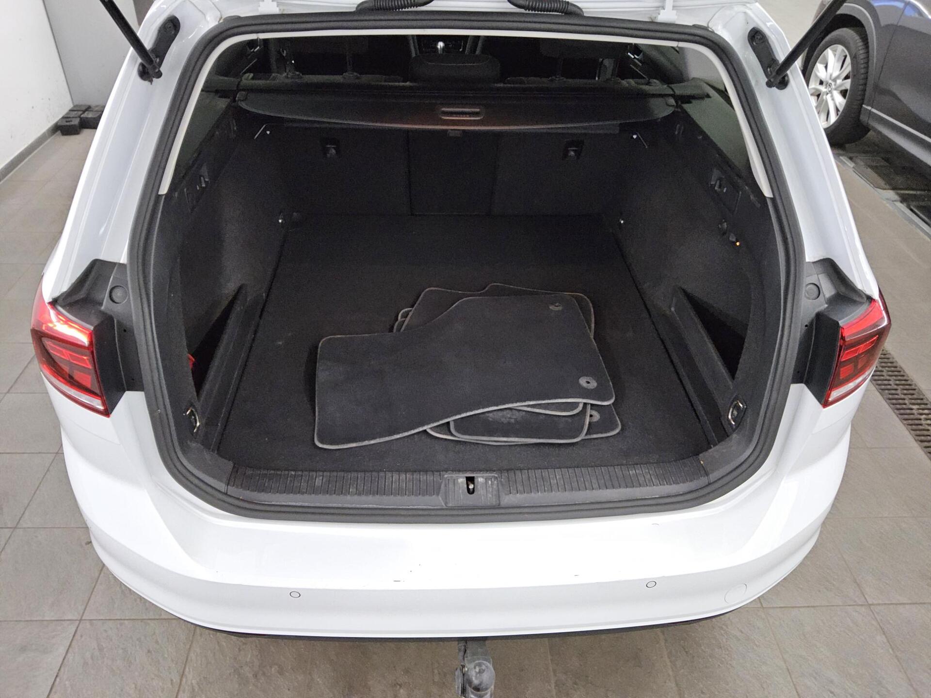 Volkswagen Passat Variant 2.0 TDI Business Navi LED RFK AHK 11