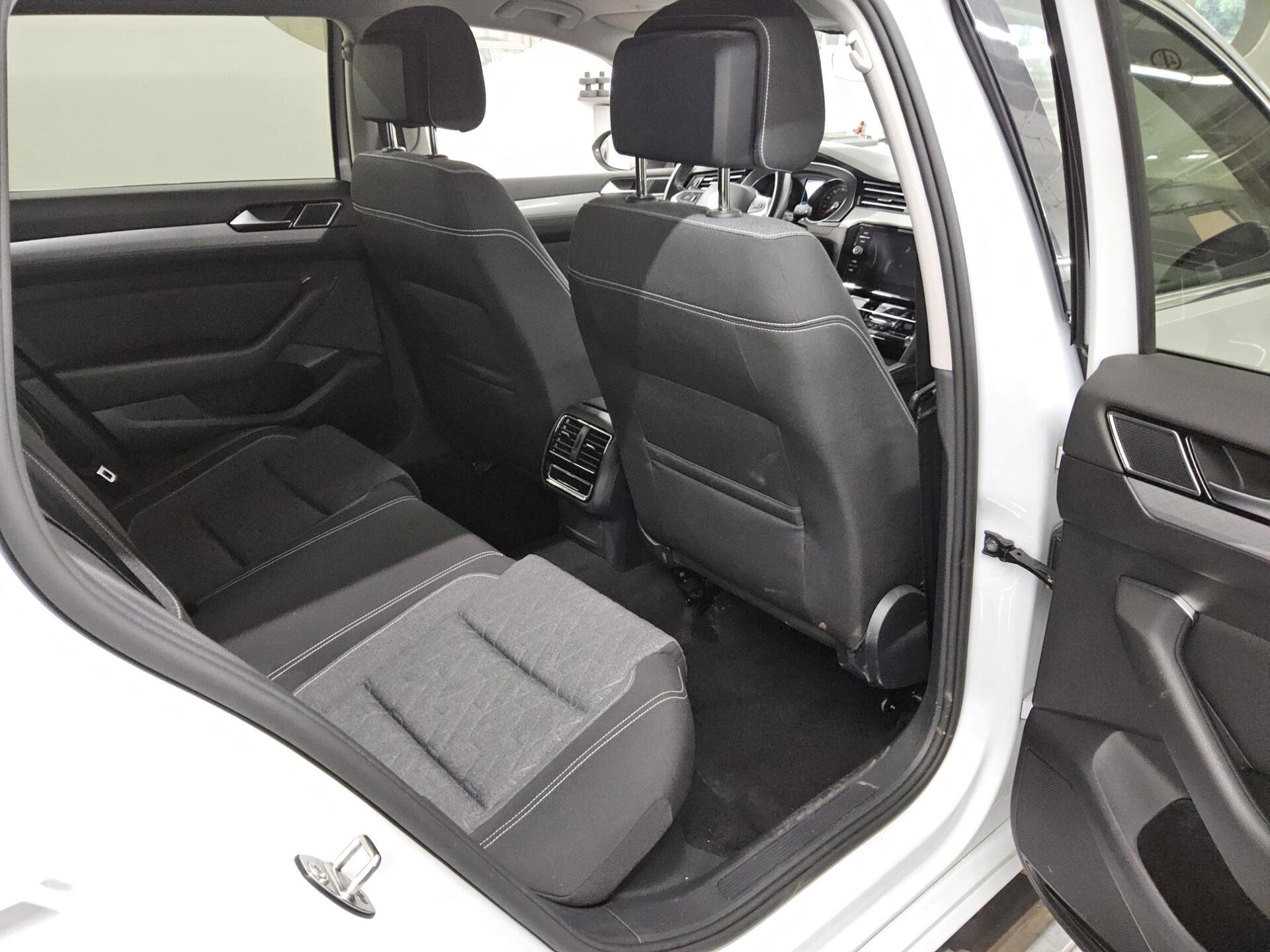 Volkswagen Passat Variant 2.0 TDI Business Navi LED RFK AHK 13