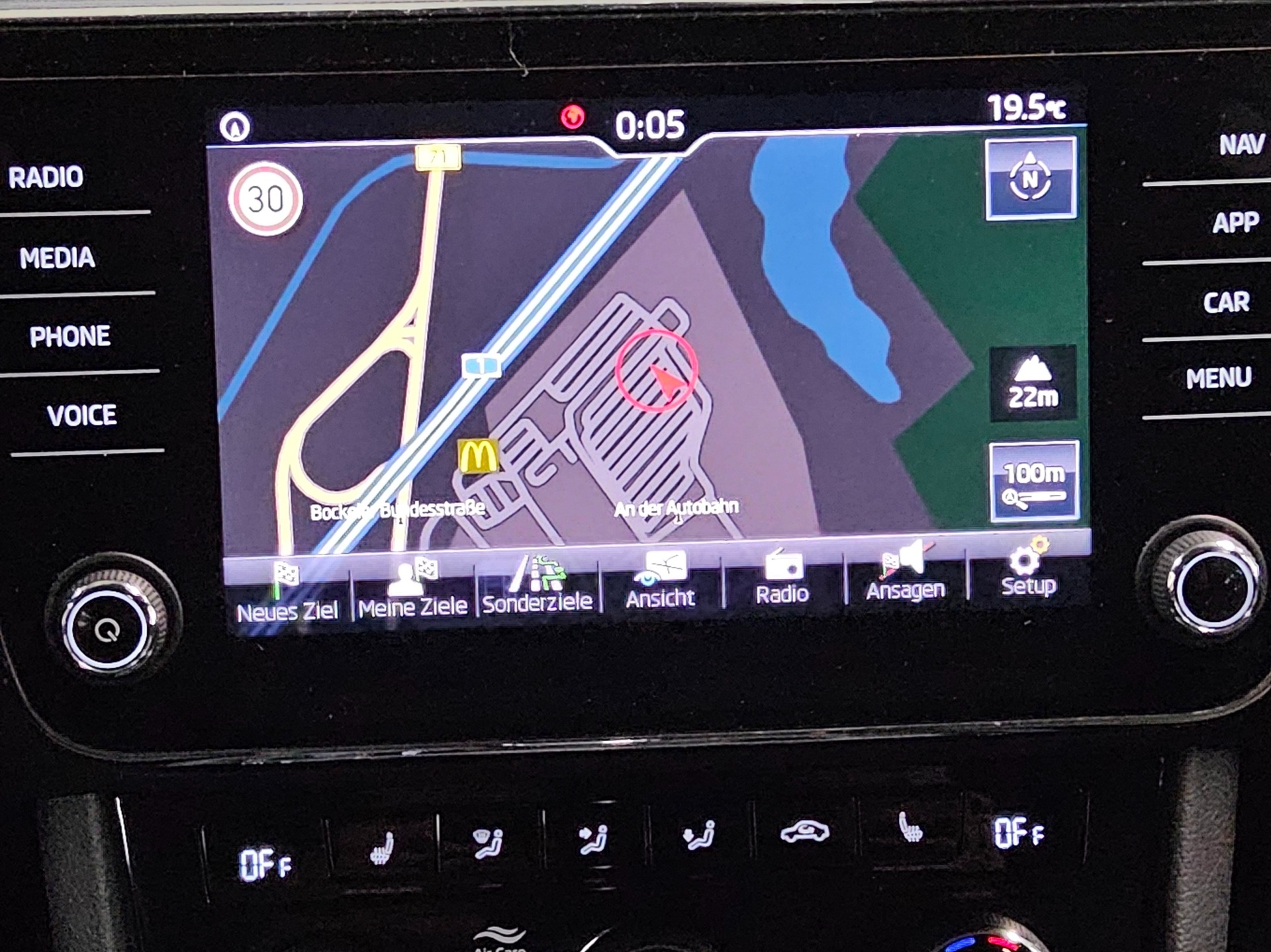 Skoda Superb Kombi 2.0 TDI Ambition Navi LED ACC Shz 7