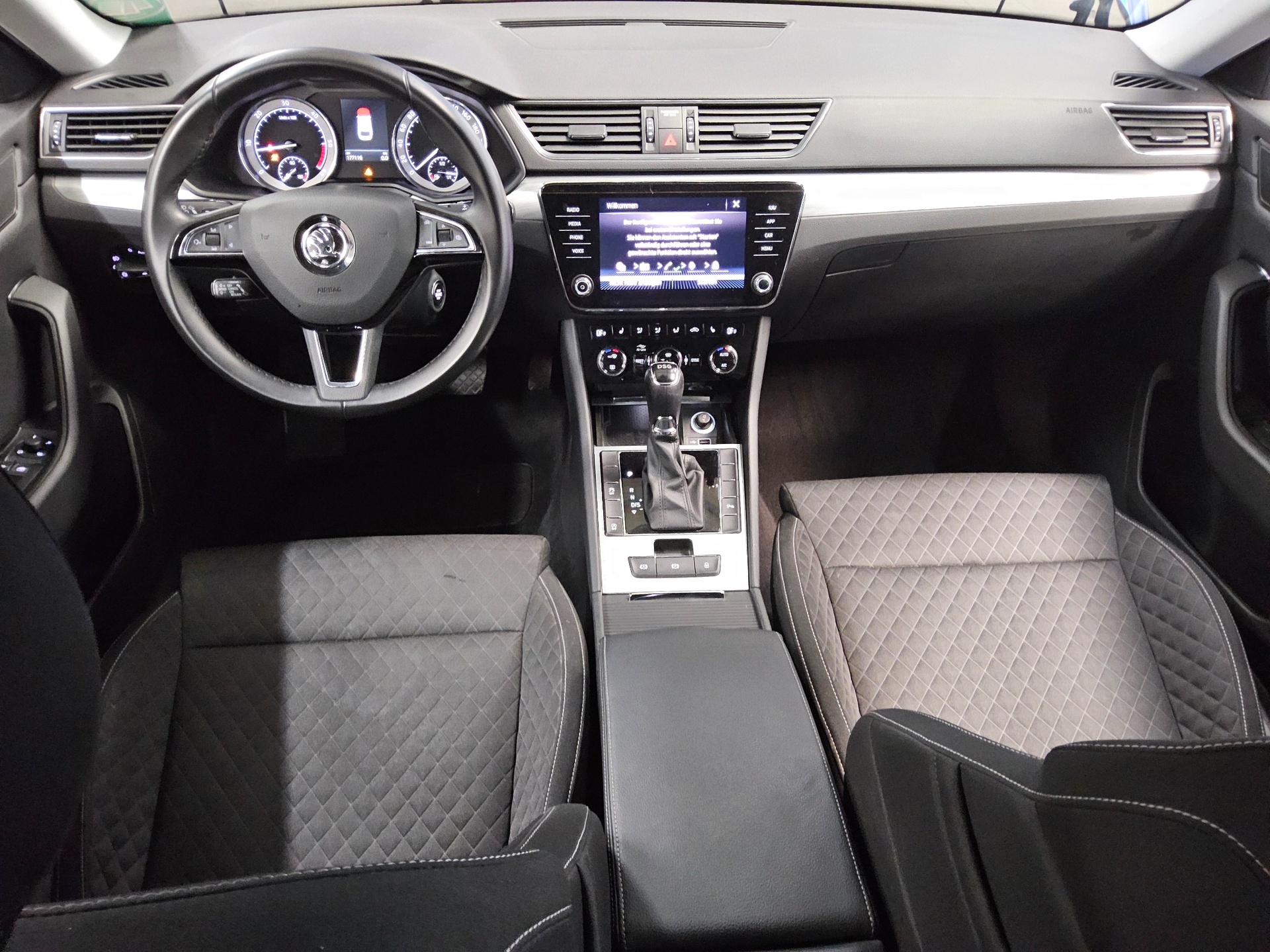 Skoda Superb Kombi 2.0 TDI Ambition Navi LED ACC Shz 5