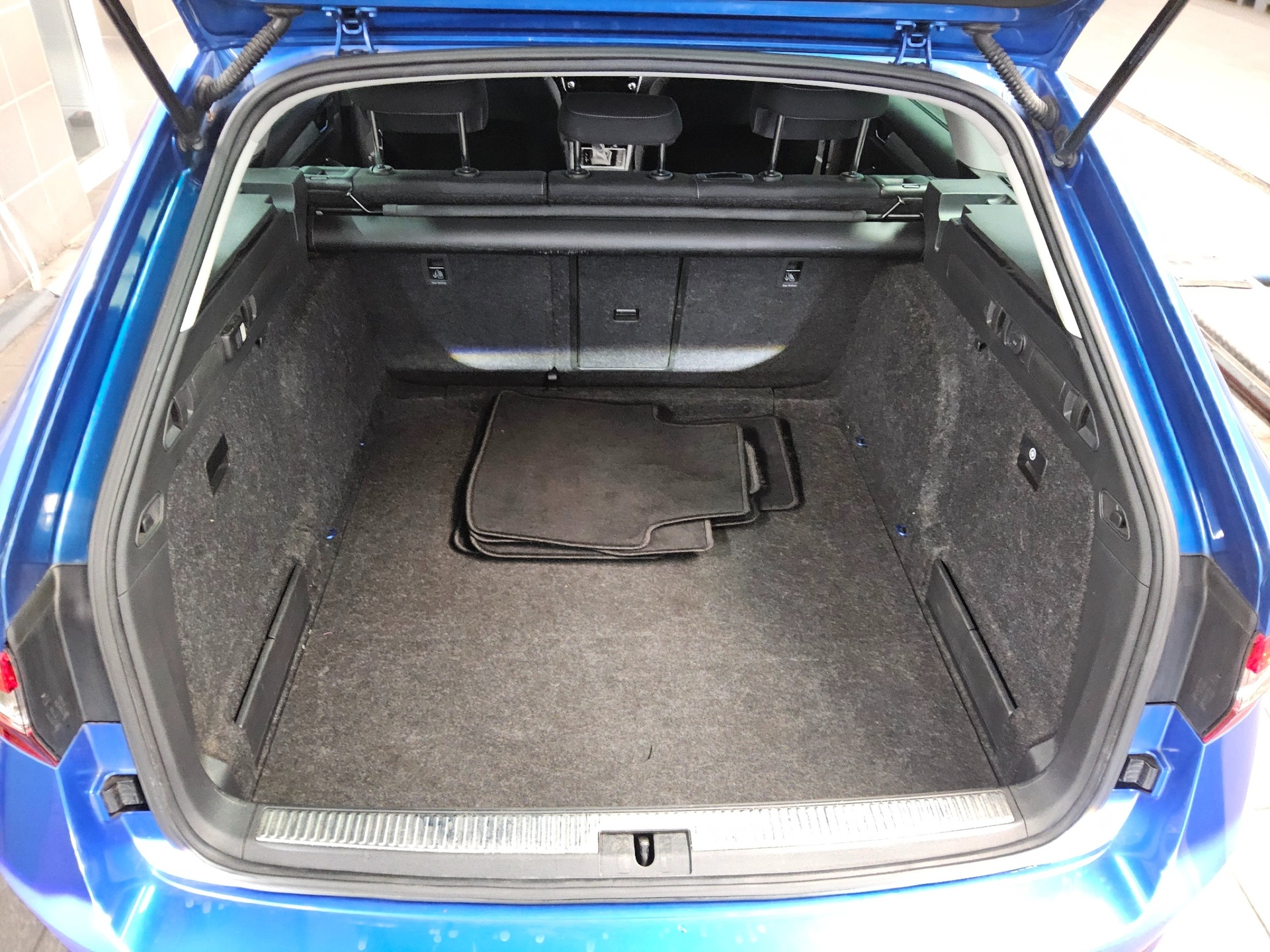 Skoda Superb Kombi 2.0 TDI Ambition Navi LED ACC Shz 11
