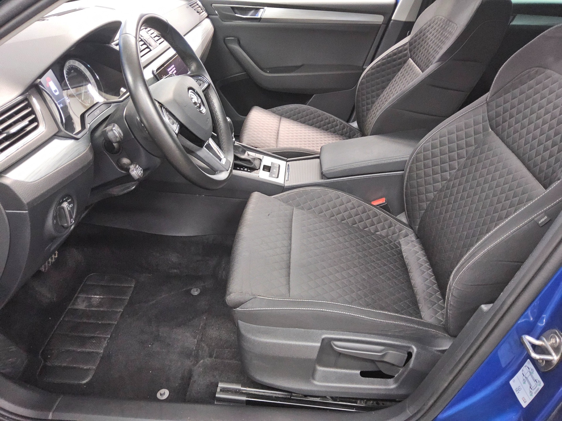 Skoda Superb Kombi 2.0 TDI Ambition Navi LED ACC Shz 8