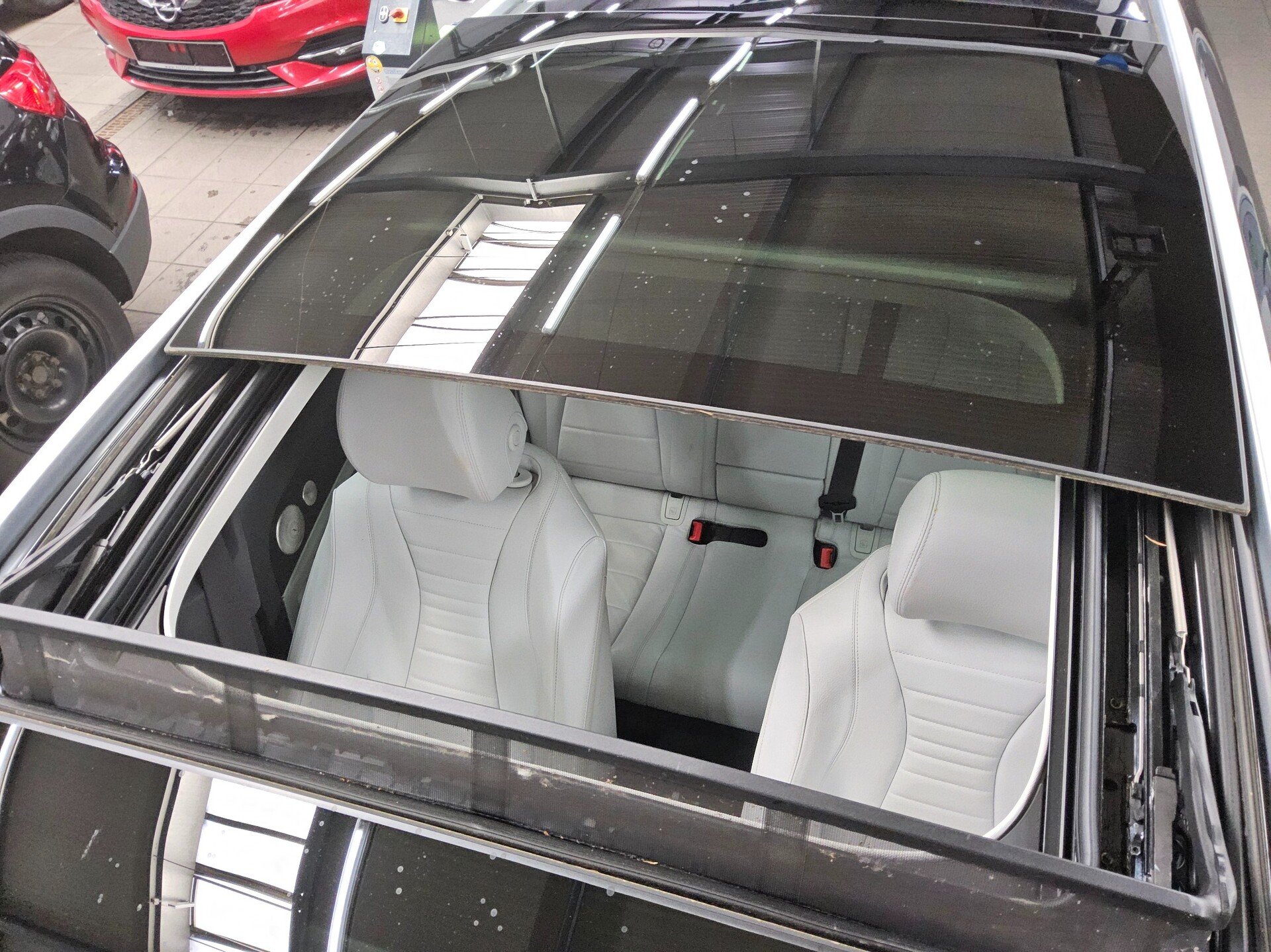 Mercedes-Benz E 200 T Avantgarde Nav Widescreen Pano Burmester 12