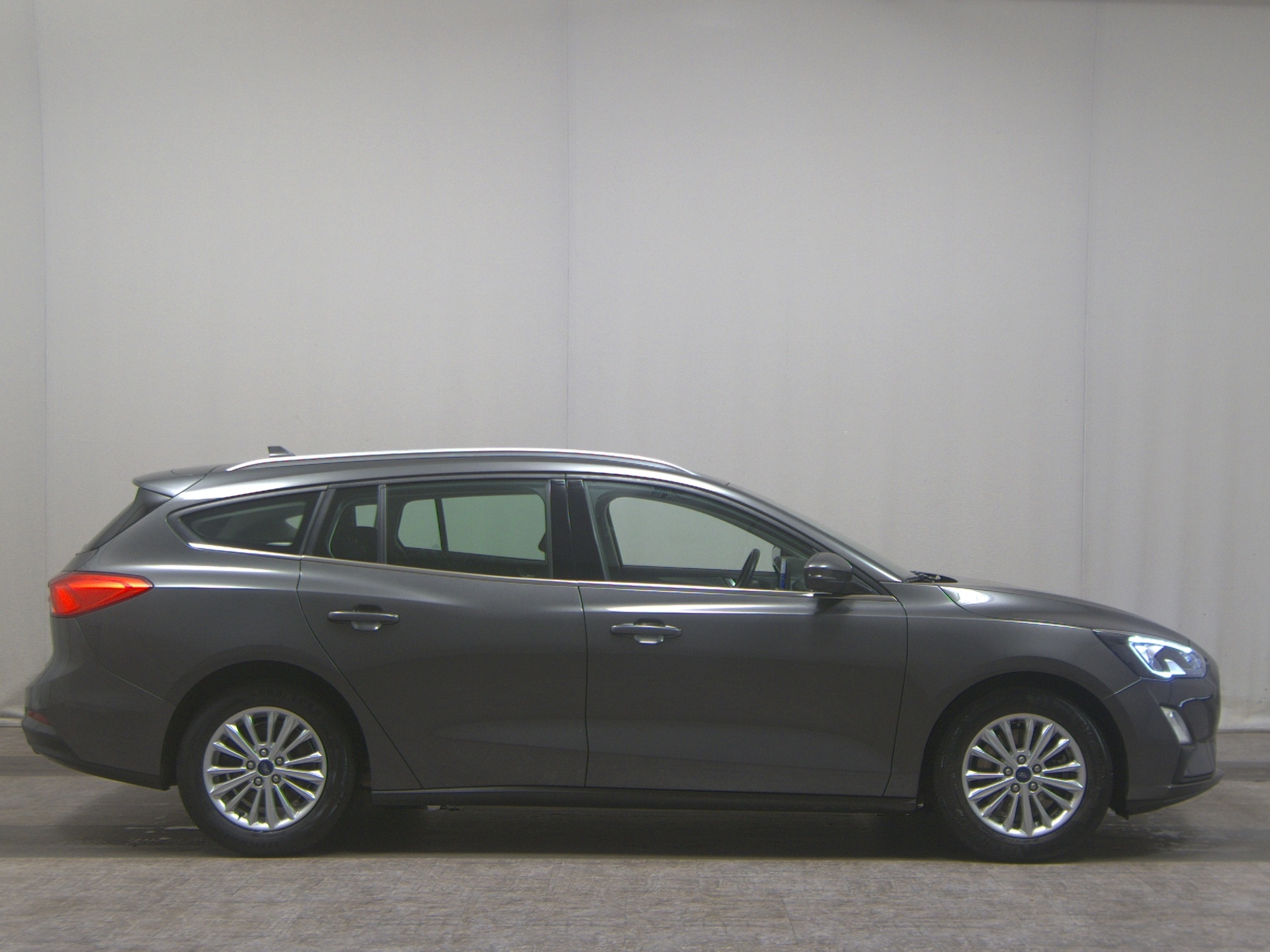 Ford Focus Turnier 1.5 EB Titanium Navi LED ACC Shz